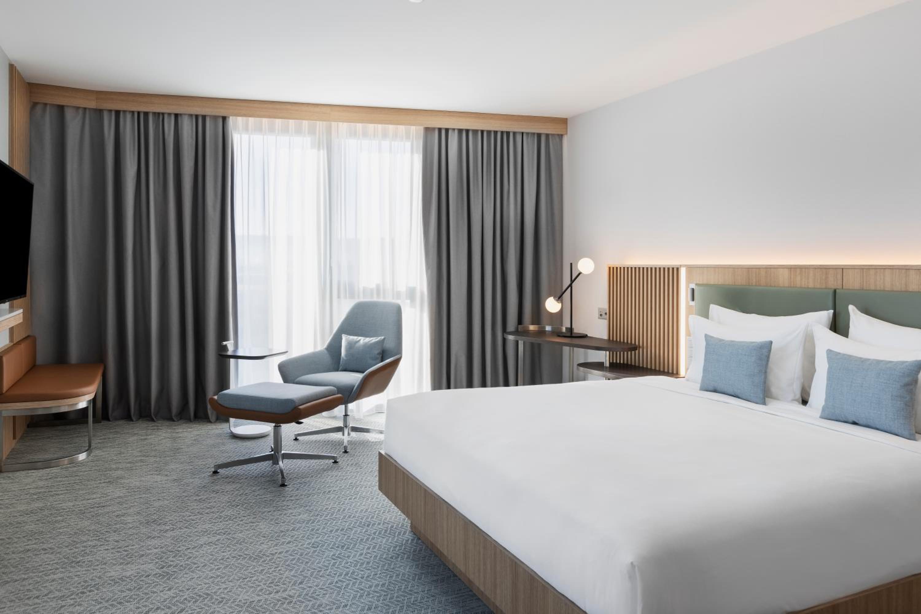 Corner King Room with City View photo 3