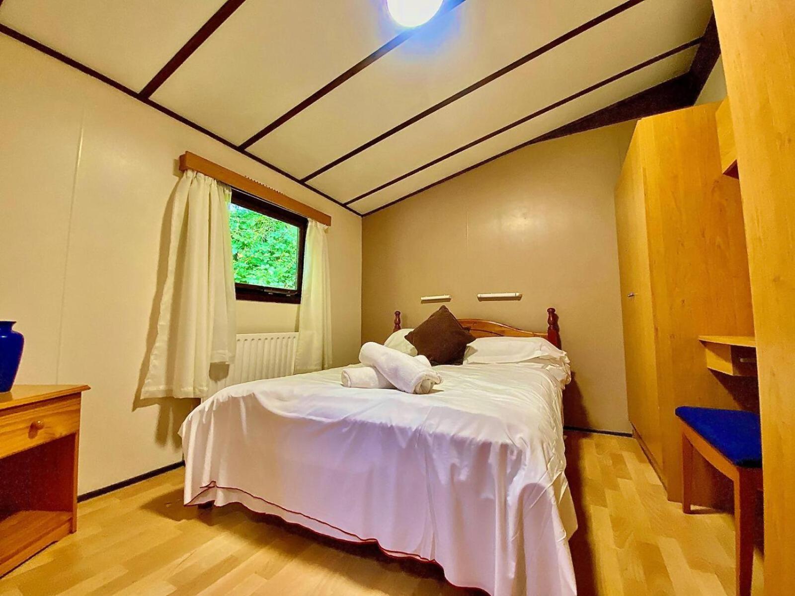 Three-Bedroom Chalet with Hot Tub photo 1