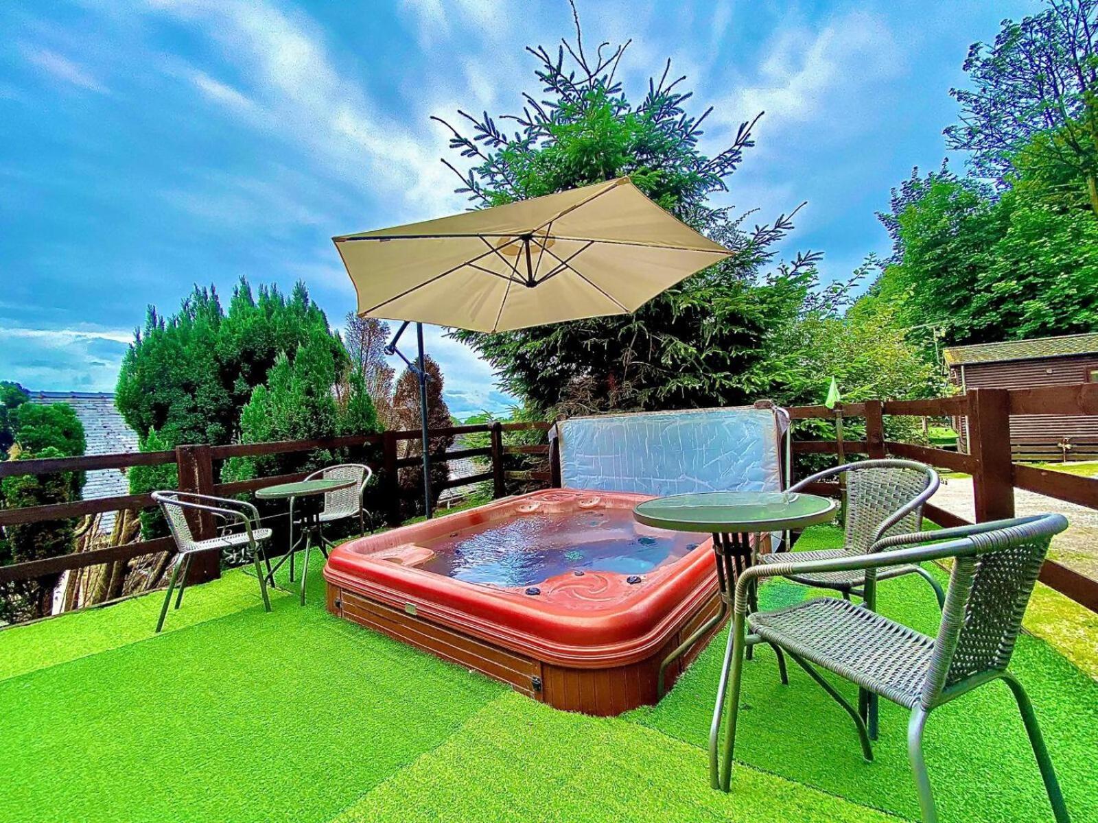 Three-Bedroom Chalet with Hot Tub photo 3