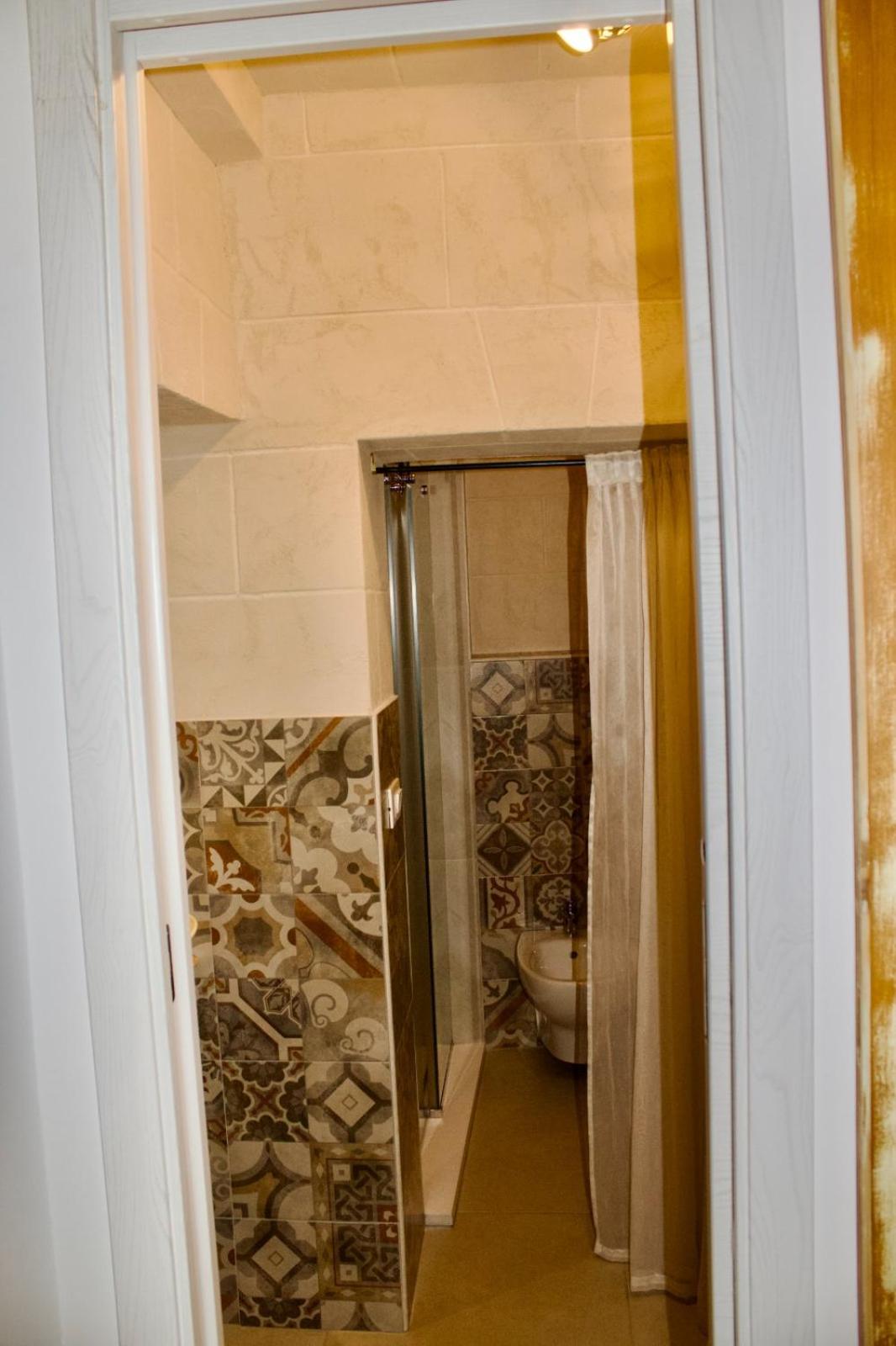 Deluxe Double or Twin Room with Spa Bath photo 2