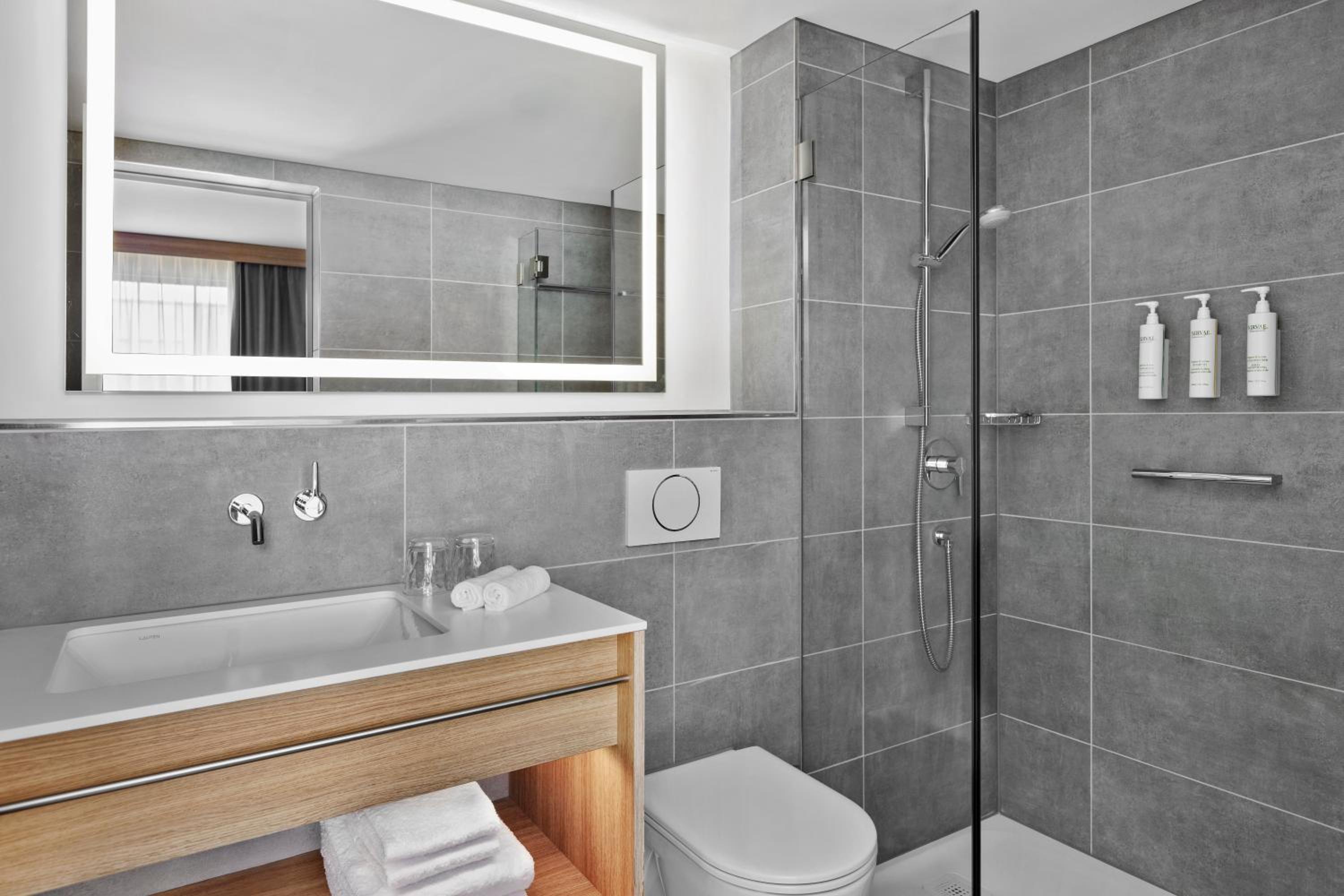 Twin Room with City View photo 3