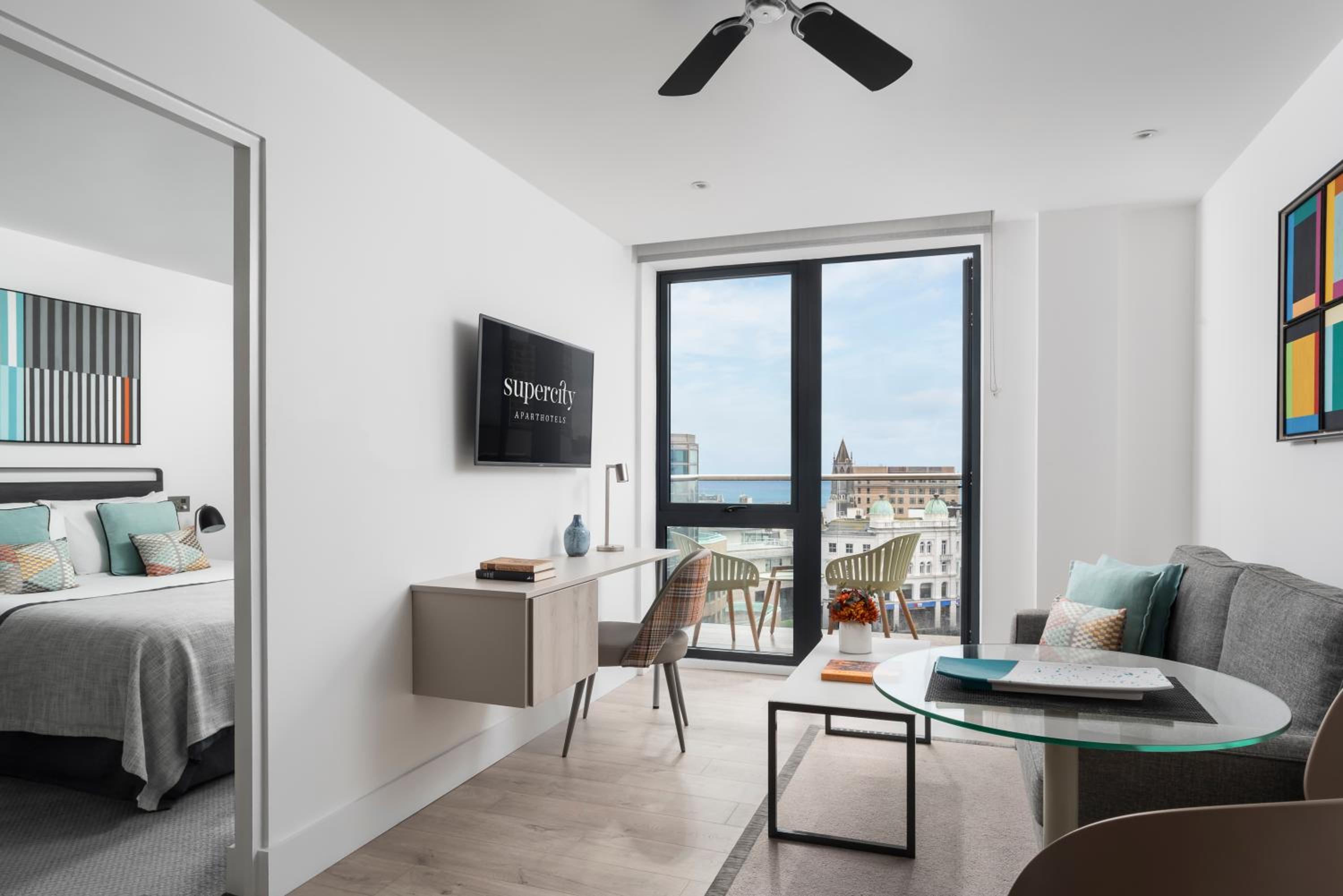 One Bedroom Suite with Sea View and Balcony - Photo 1
