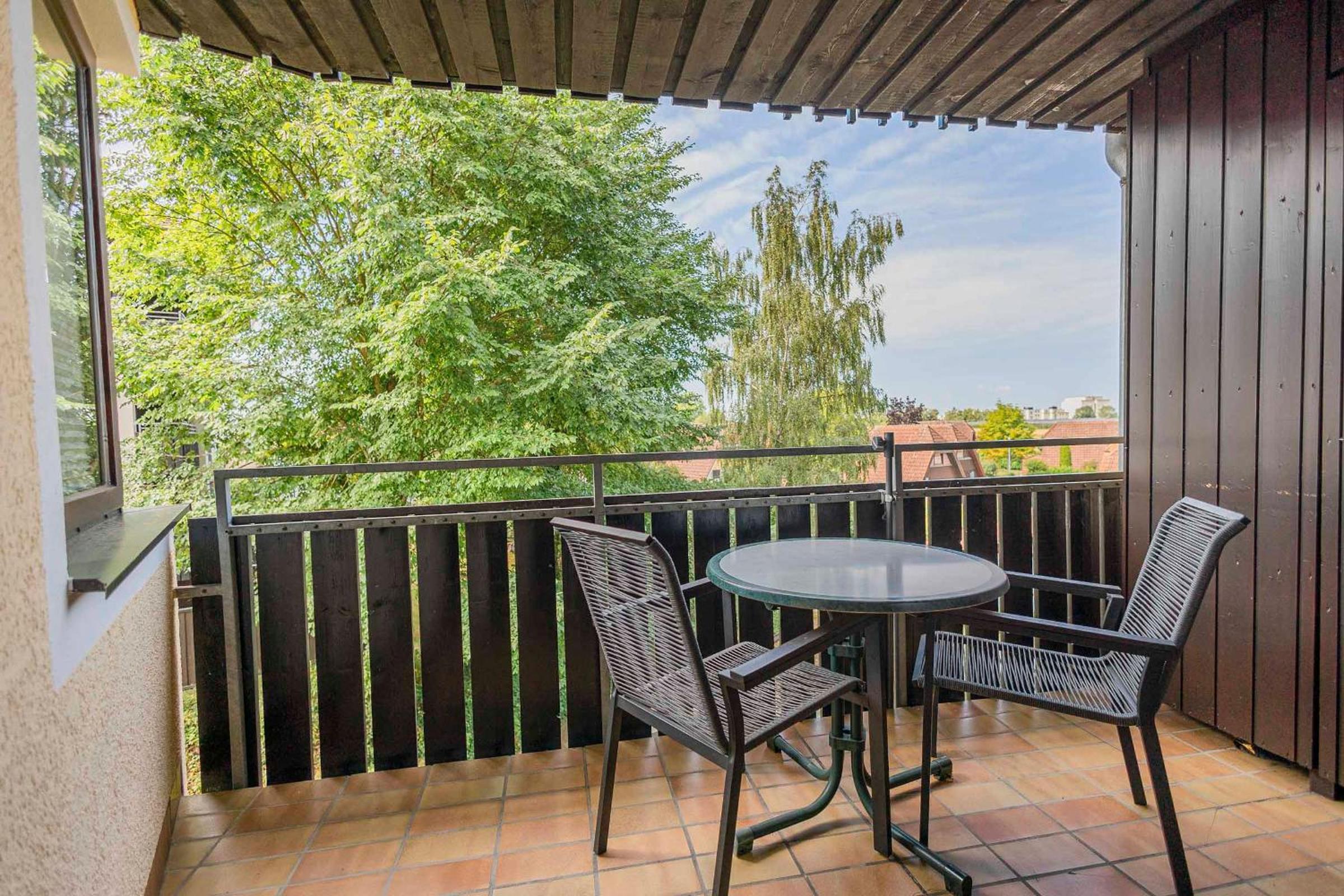 Apartment with Balcony photo 2