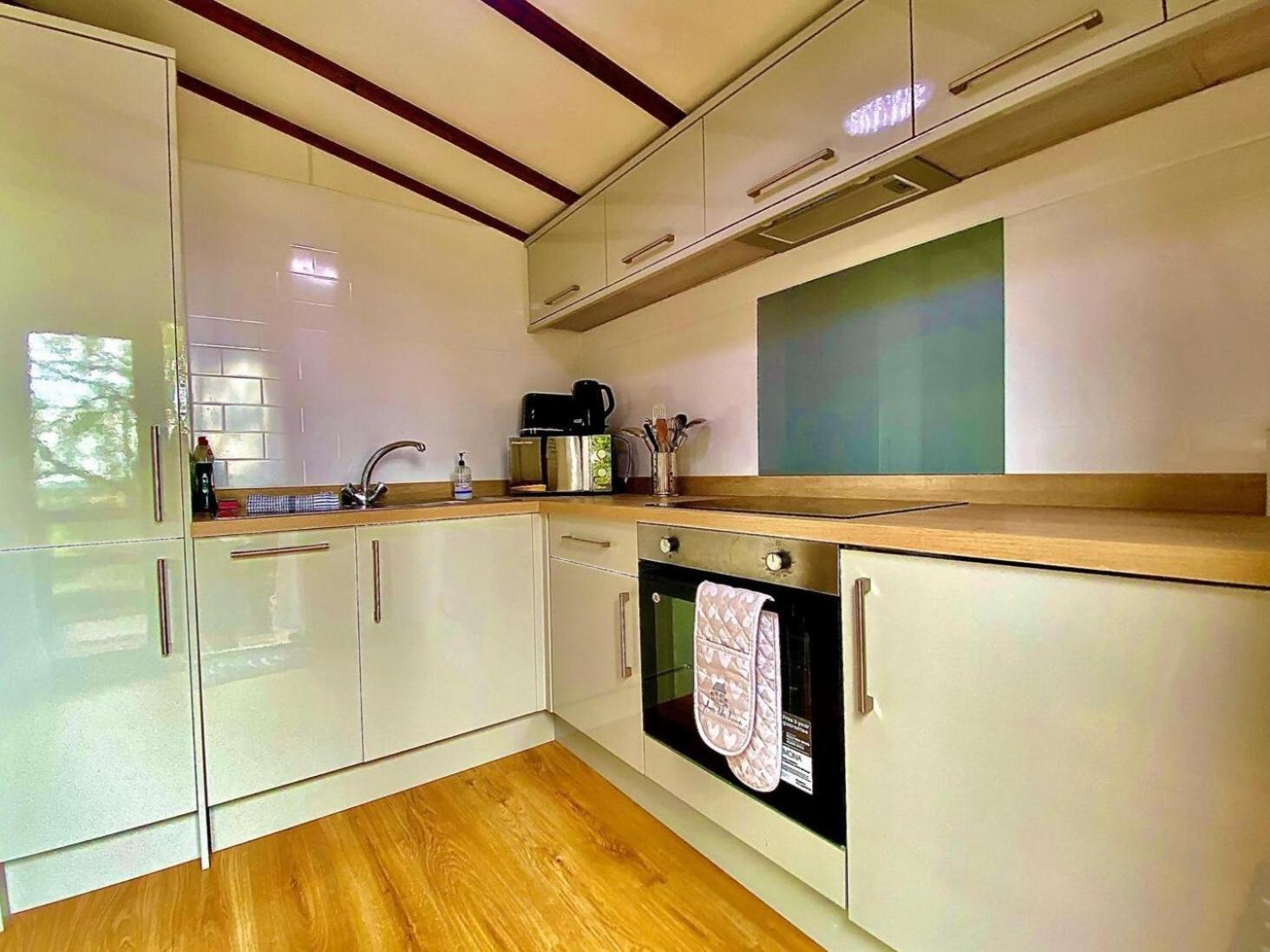 Two-Bedroom Chalet with Hot Tub photo 3