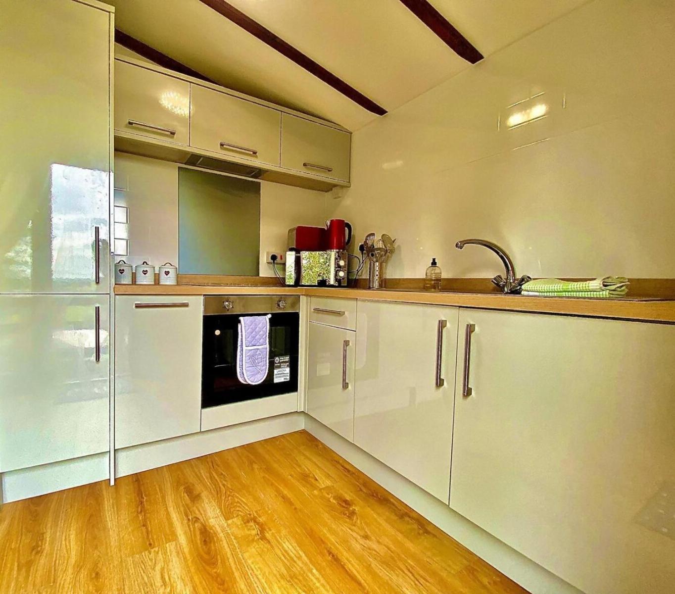 Two-Bedroom Chalet with Hot Tub photo 3