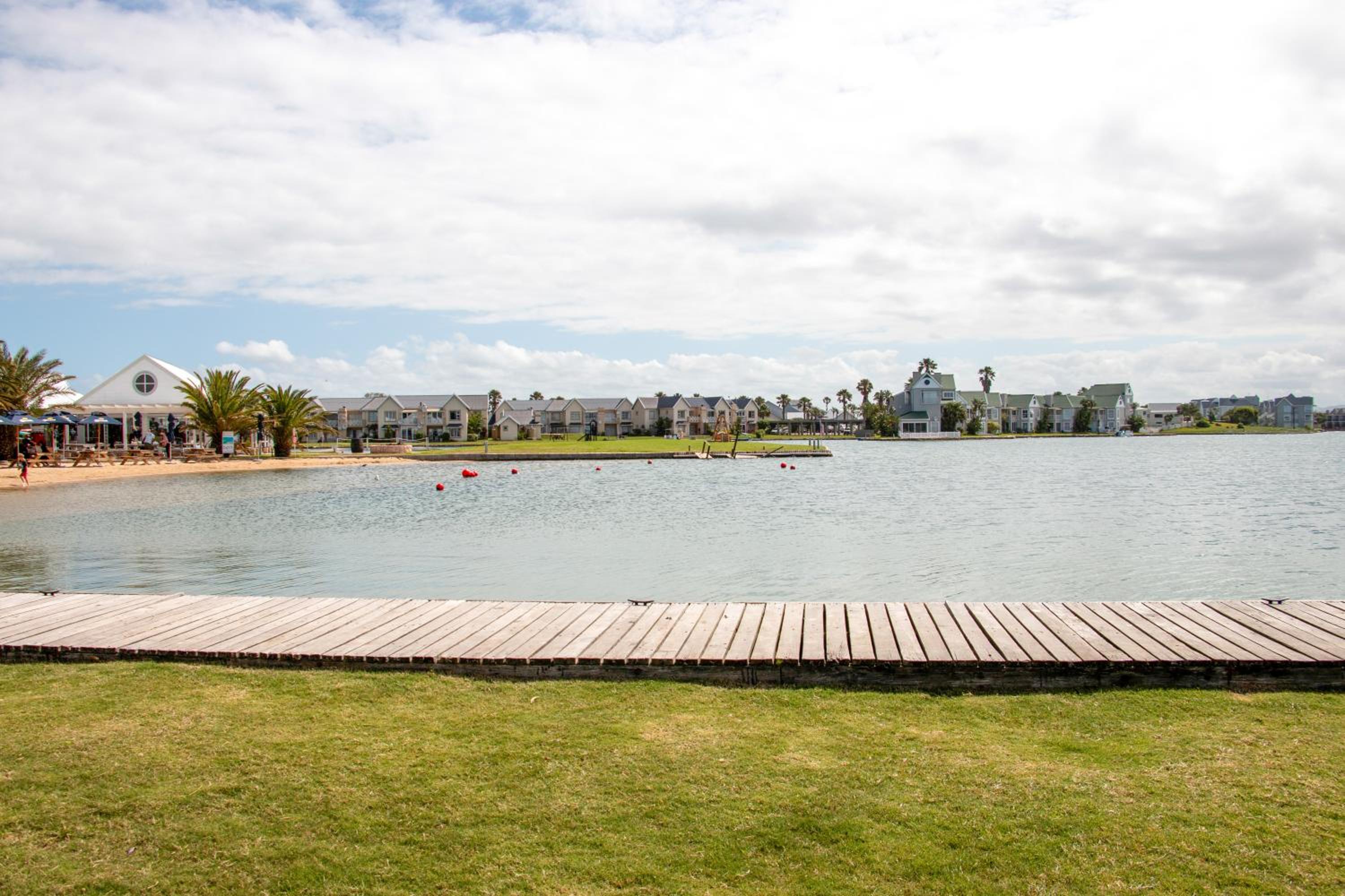 Apartment with Lake View photo 3