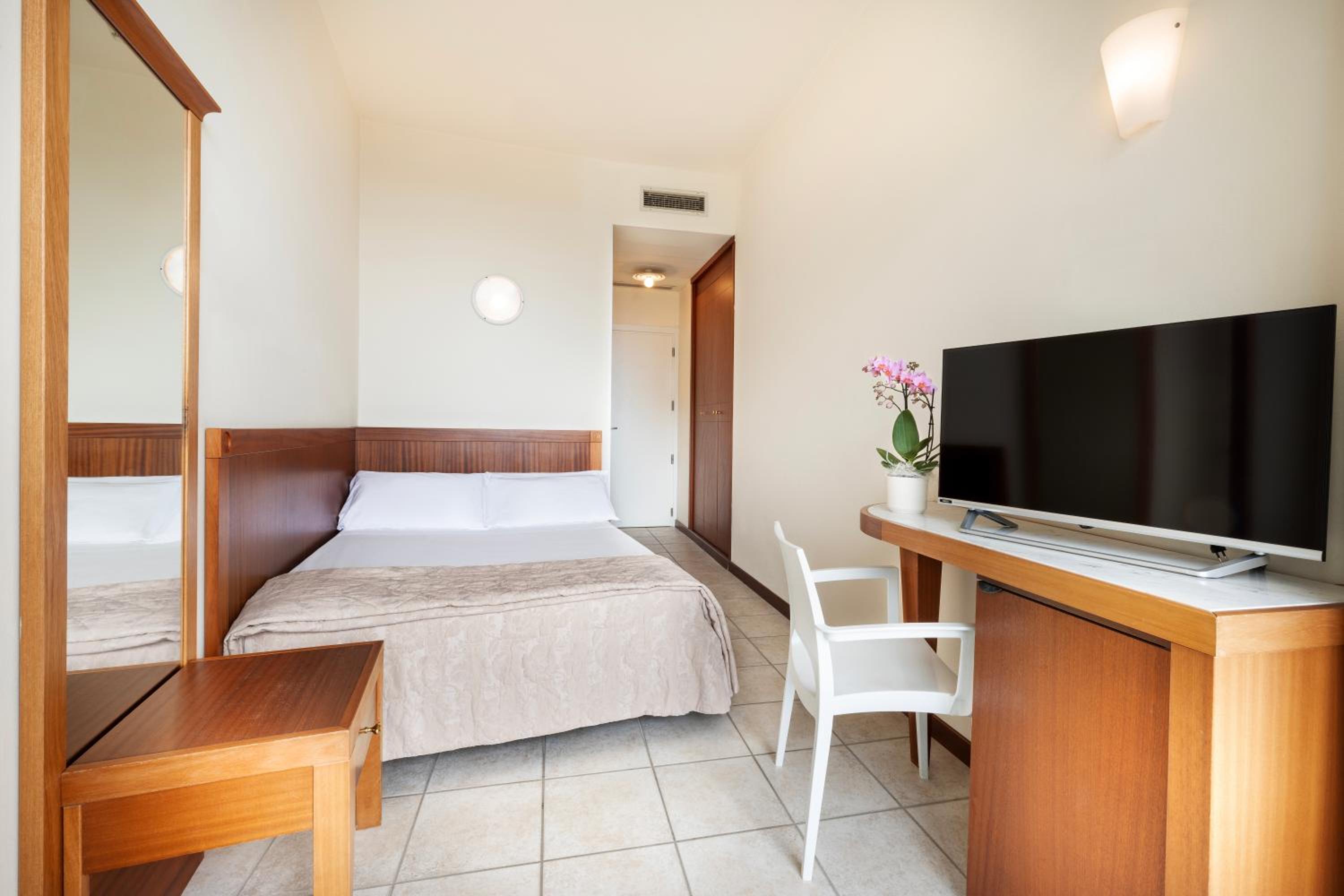  Junior Double Room photo 2