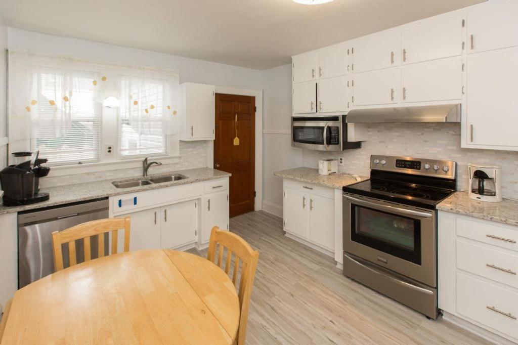 Three-Bedroom House photo 2