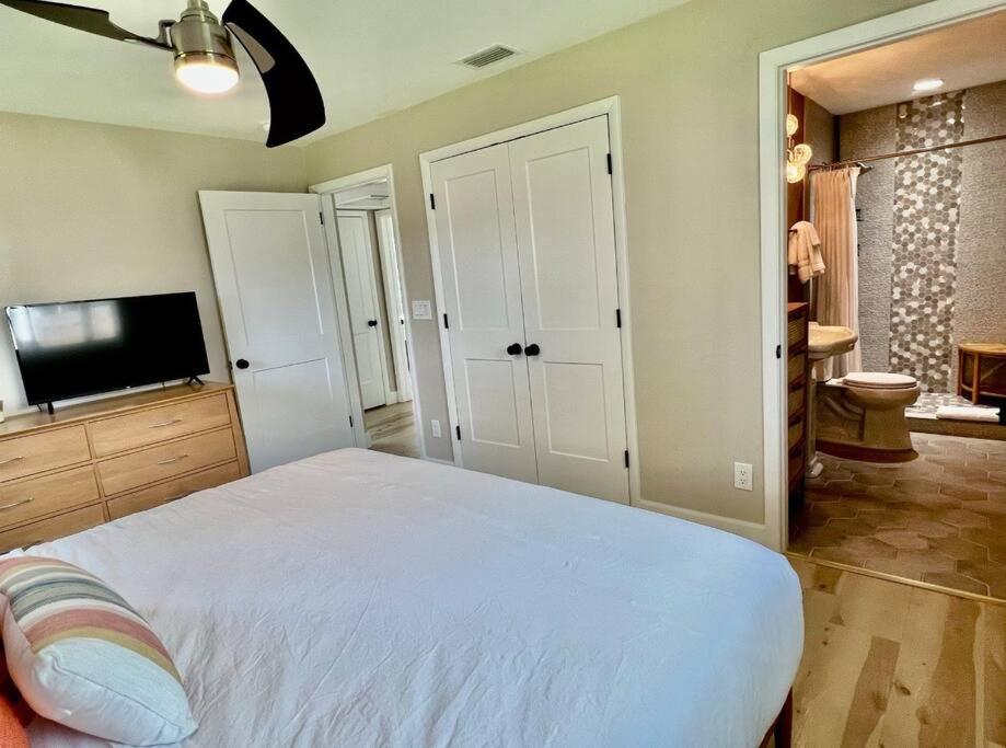 Three-Bedroom House photo 1