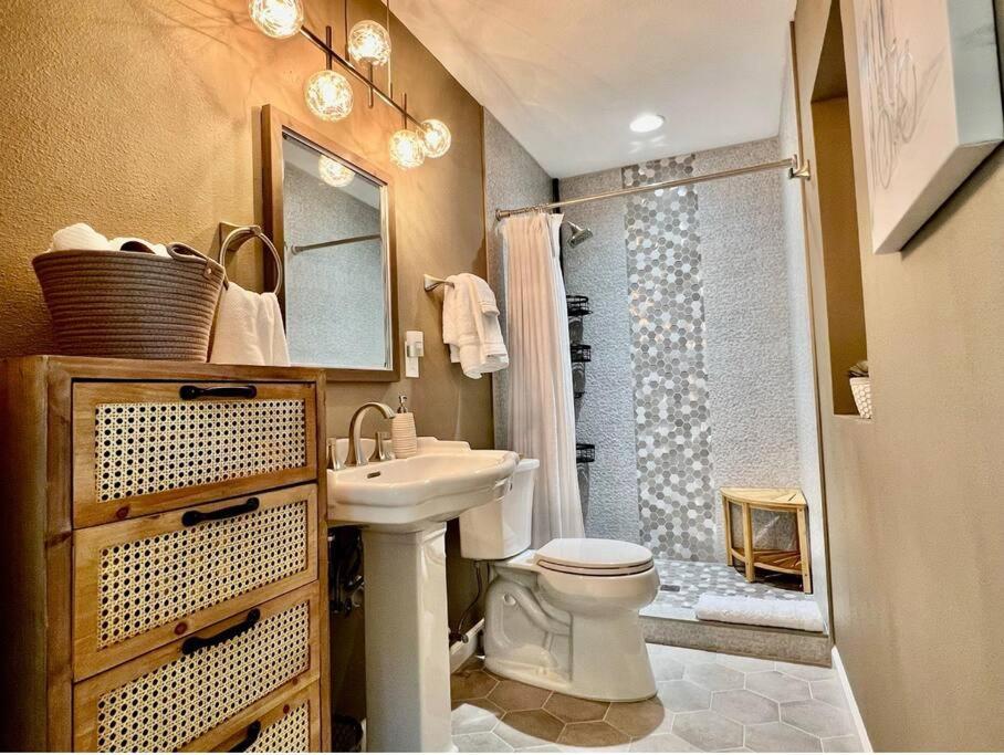 Three-Bedroom House photo 2