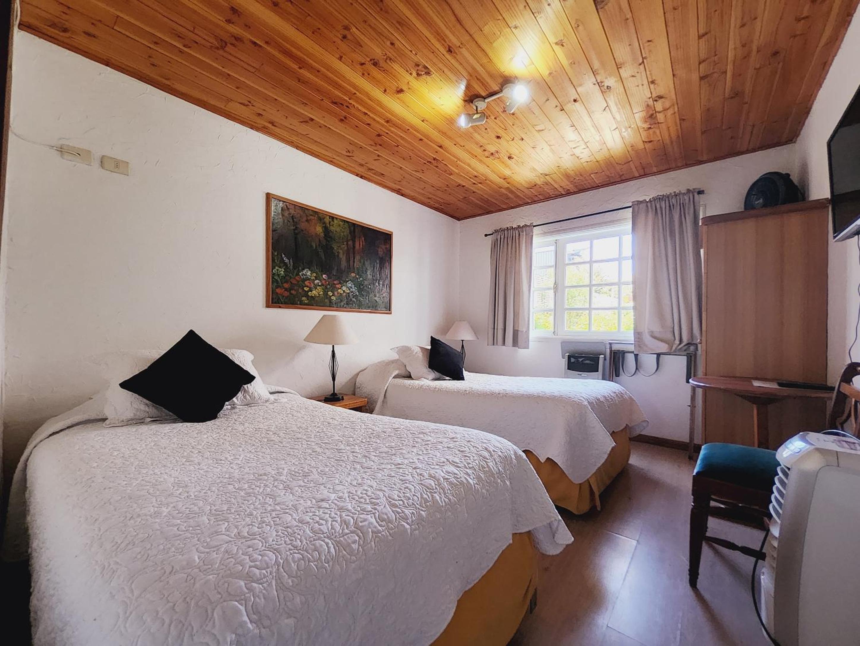 Small Twin Room photo 2