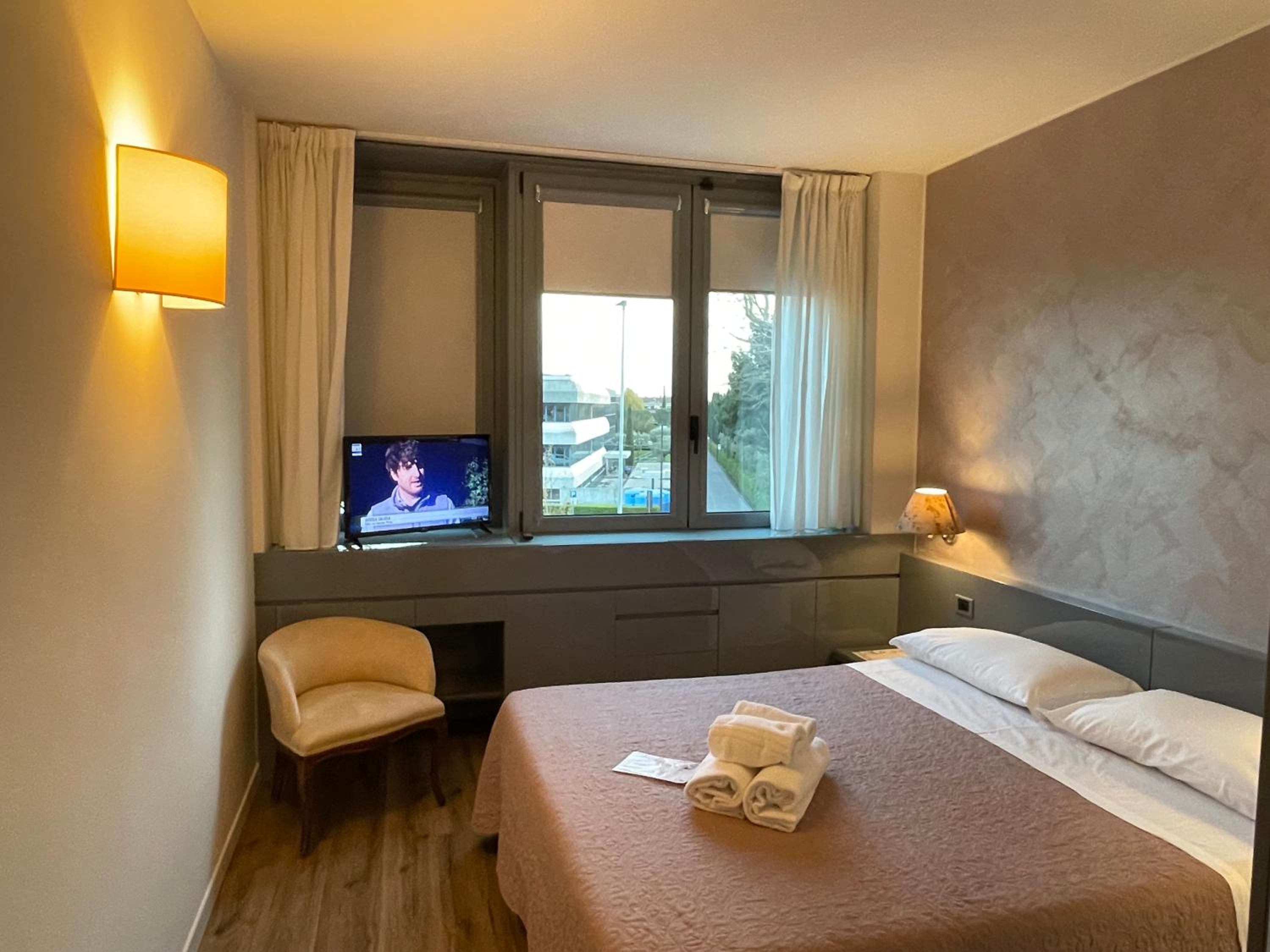 Double Room - Photo 16