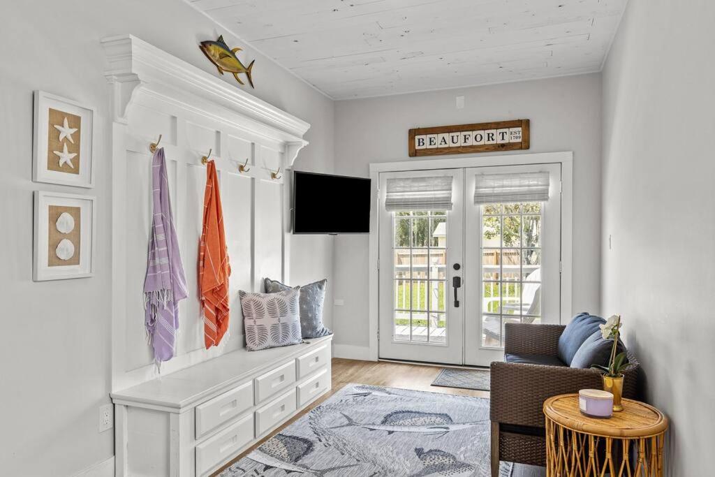 Three-Bedroom House photo 3