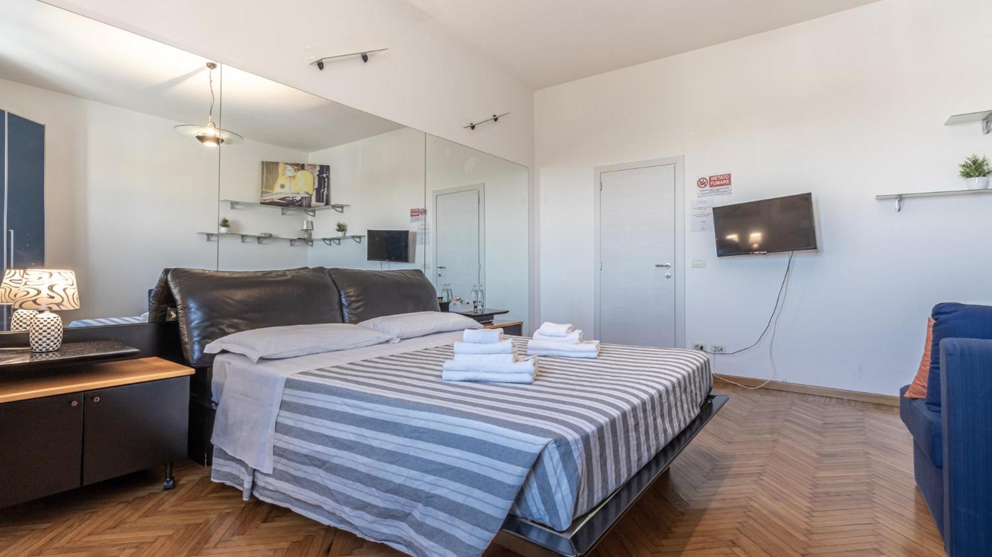 Deluxe Double Room with Shared Bathroom