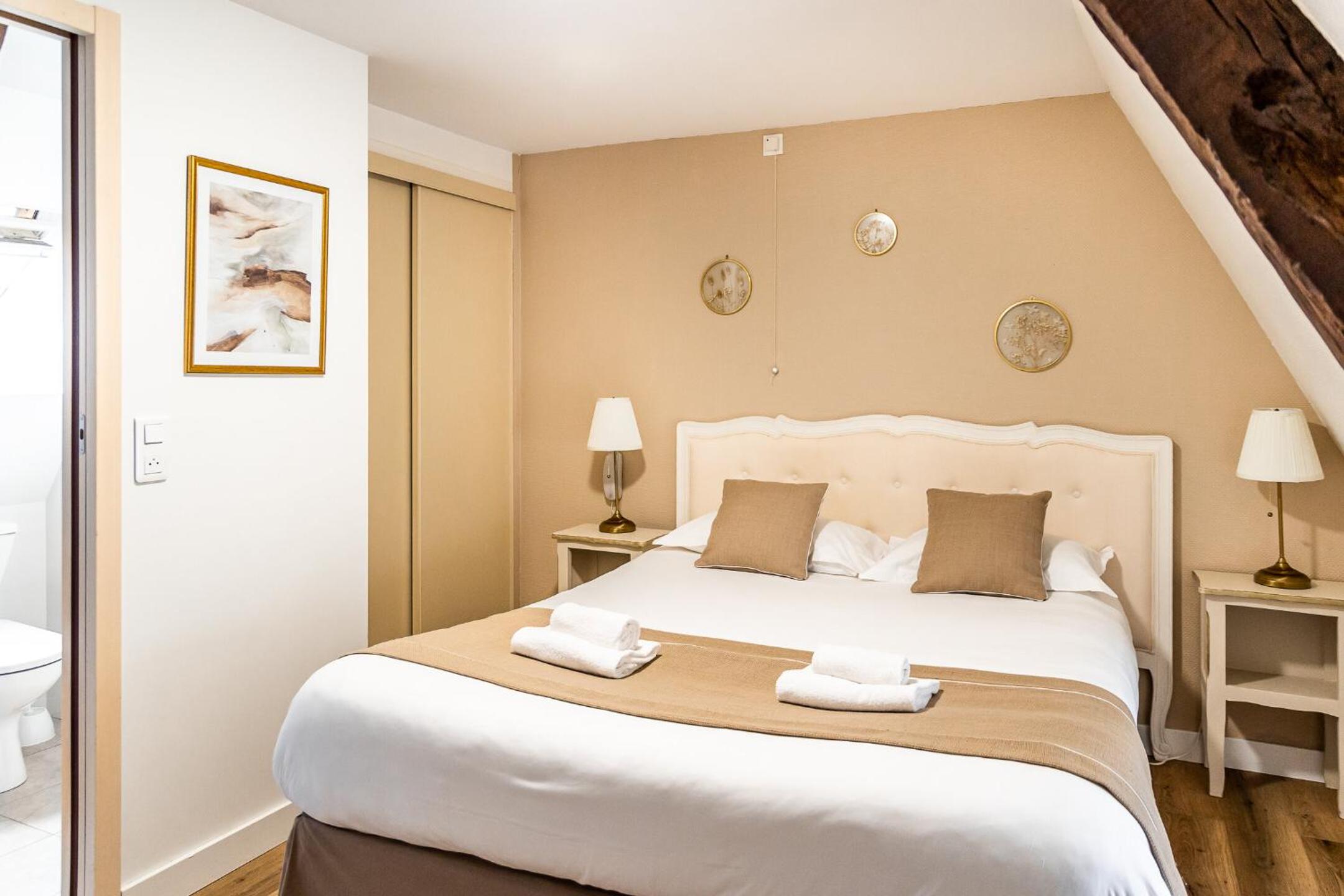 Double Room - Photo 13