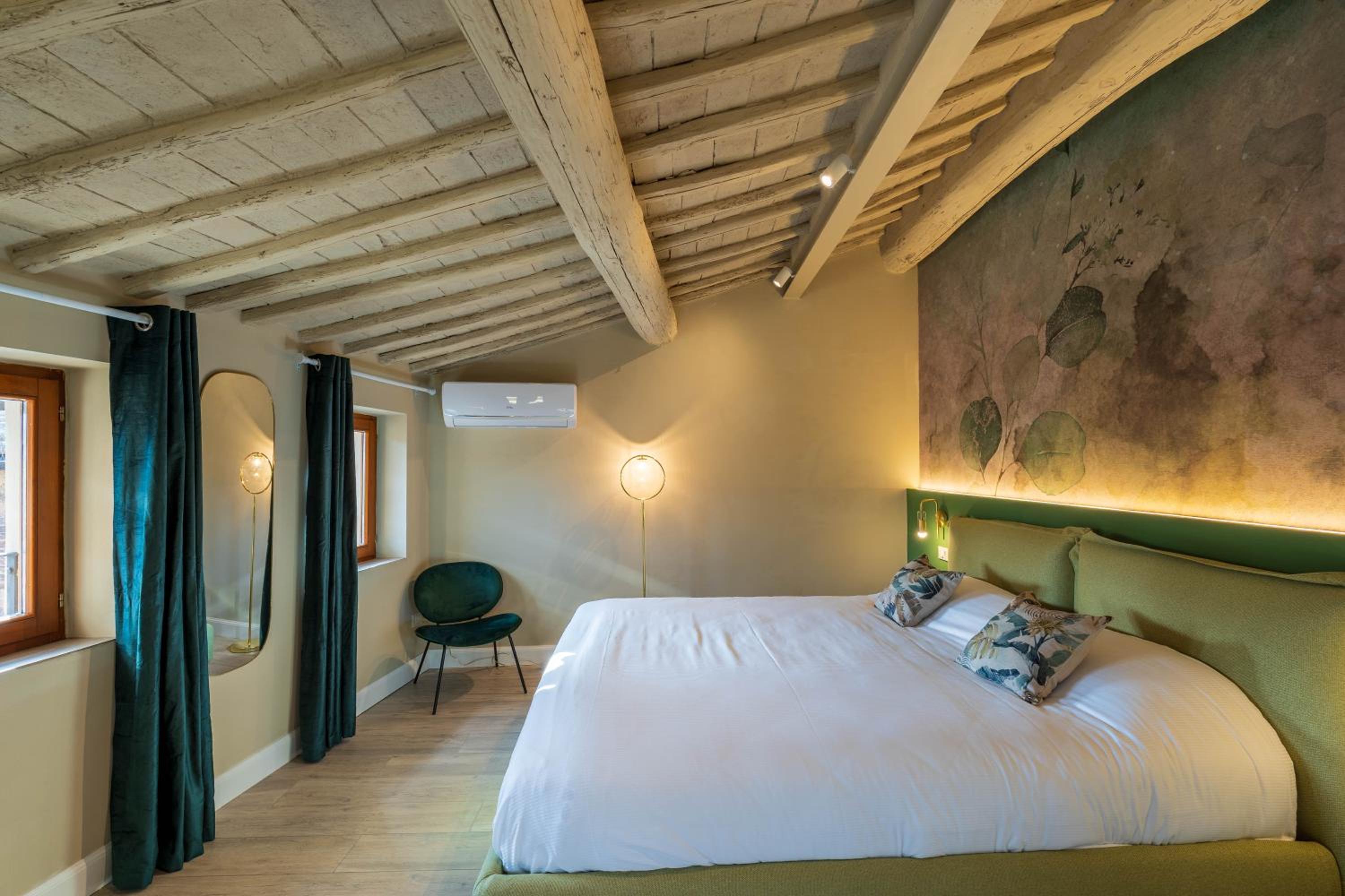 Deluxe Room - Photo 9