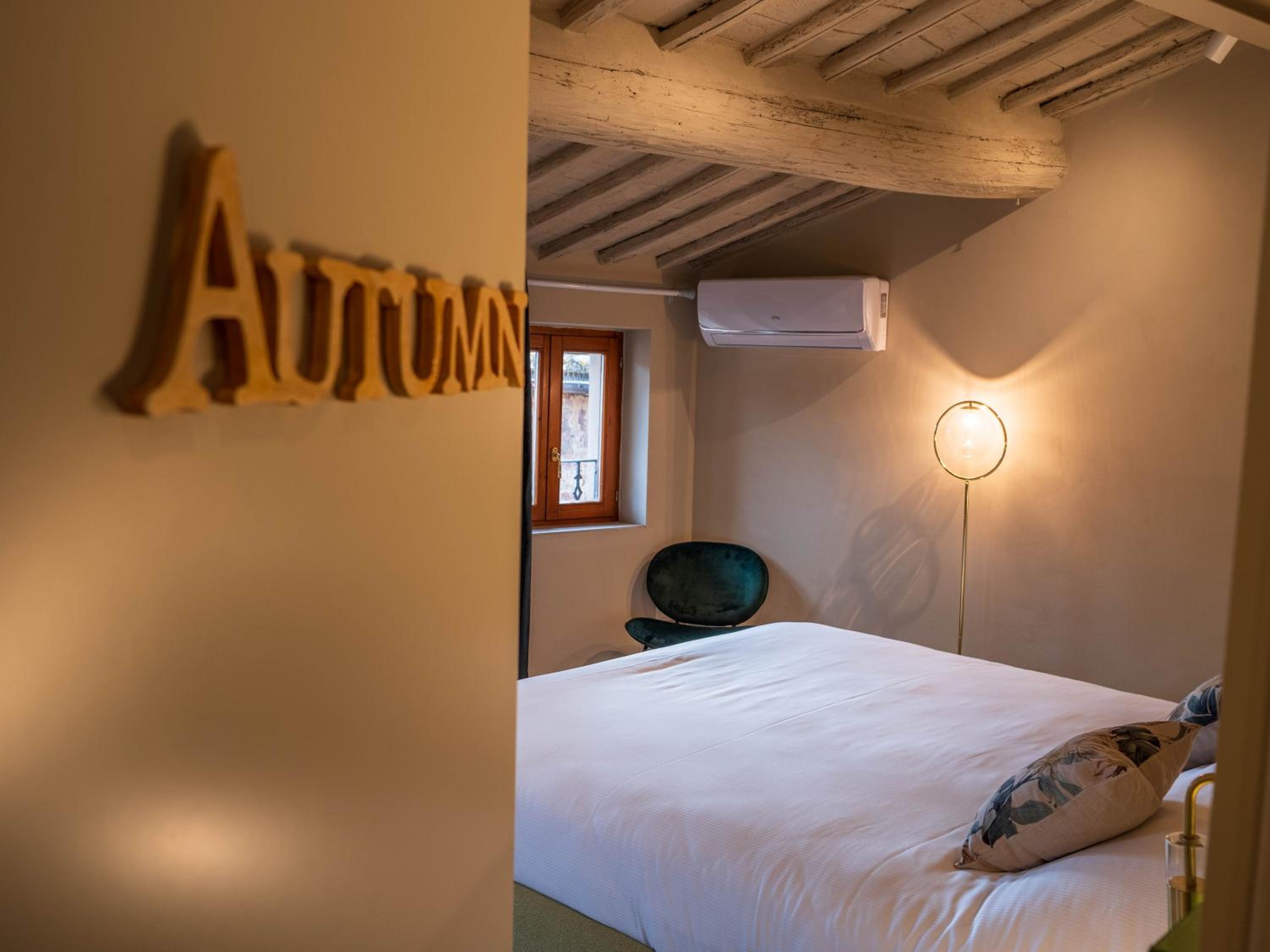 Deluxe Room - Photo 10