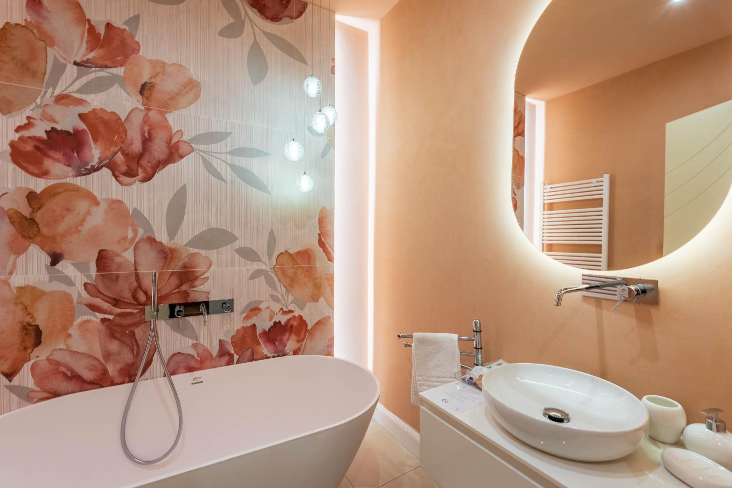 Queen Room - Photo 13