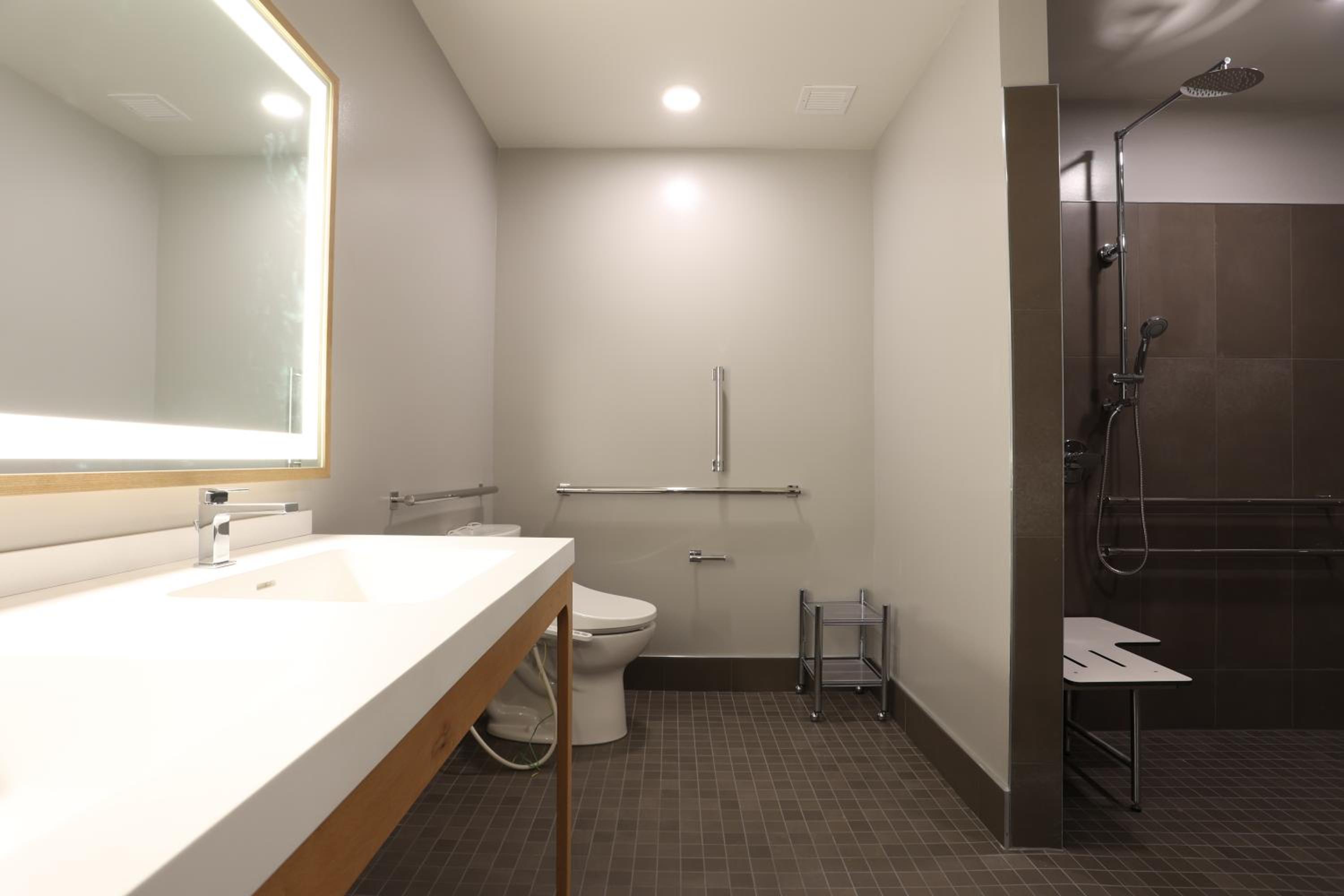 Deluxe Room - Hearing Accessible - Photo 2