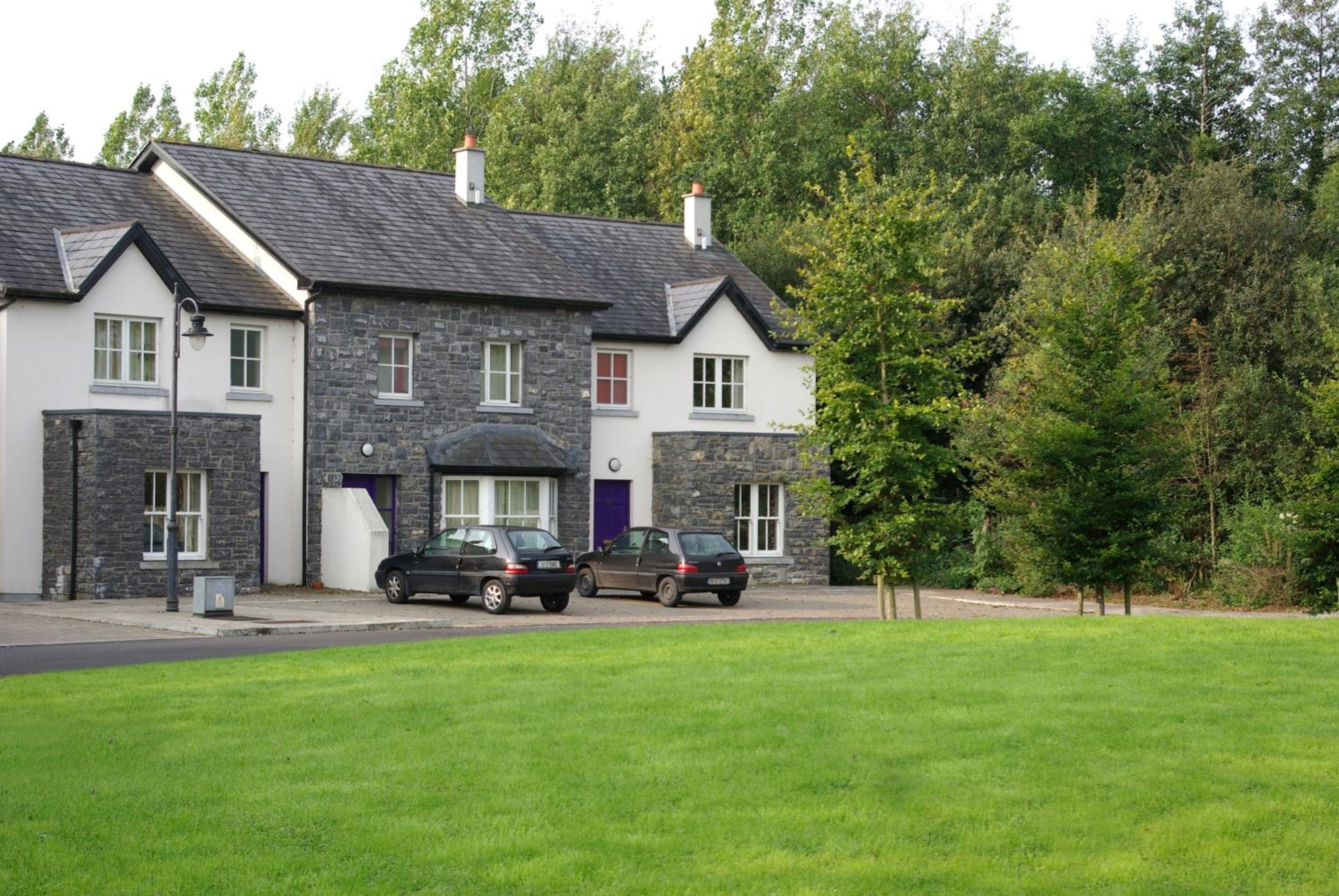 Three-Bedroom House - Photo 7