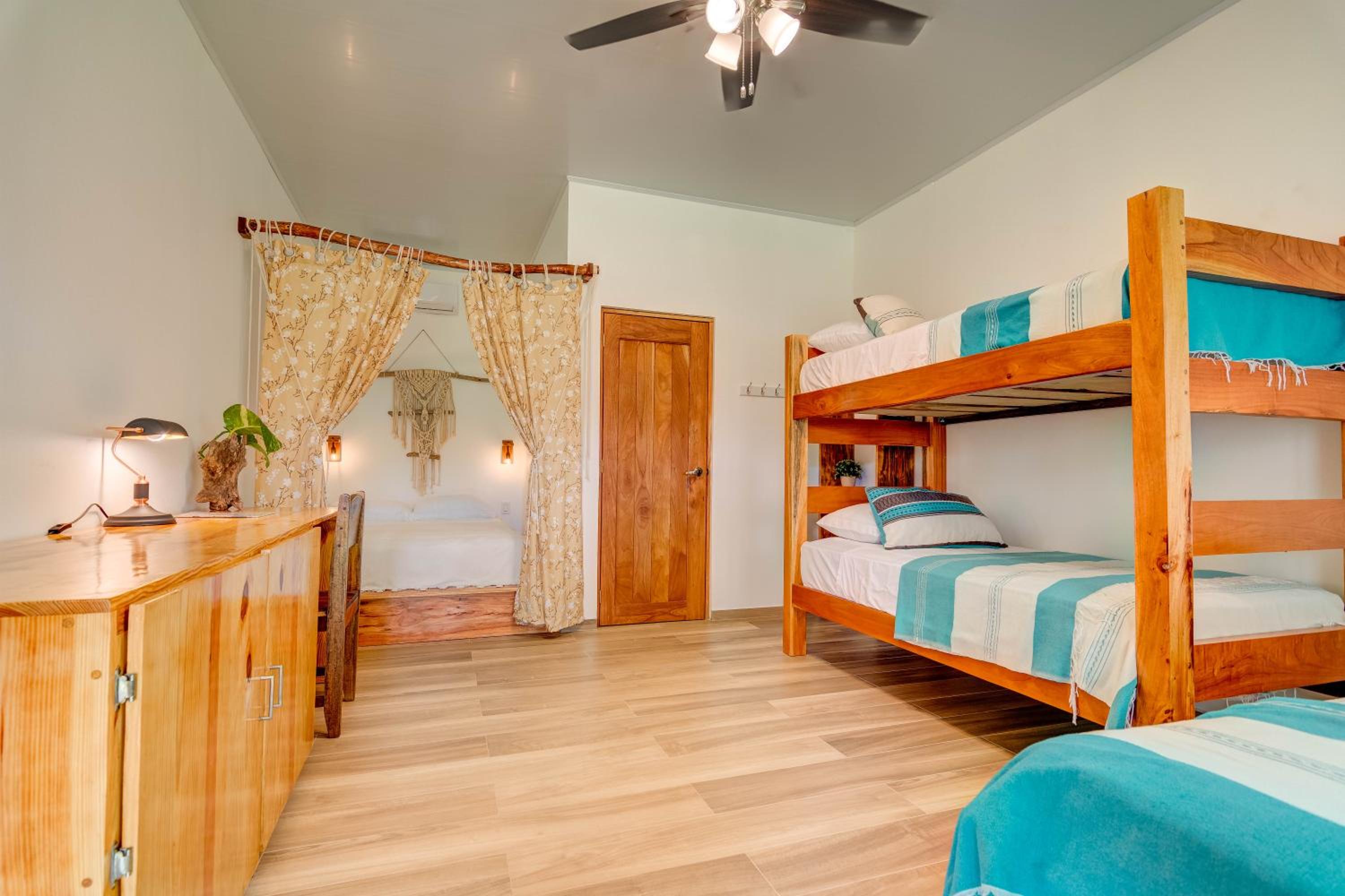 Standard Room (5 Adults) photo 2