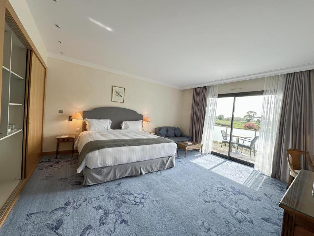 Junior Suite, stays of 2 consecutive nights or more,once romantic candlelight dinner delivered to your balcony + bottle of red wine and romantic decoration