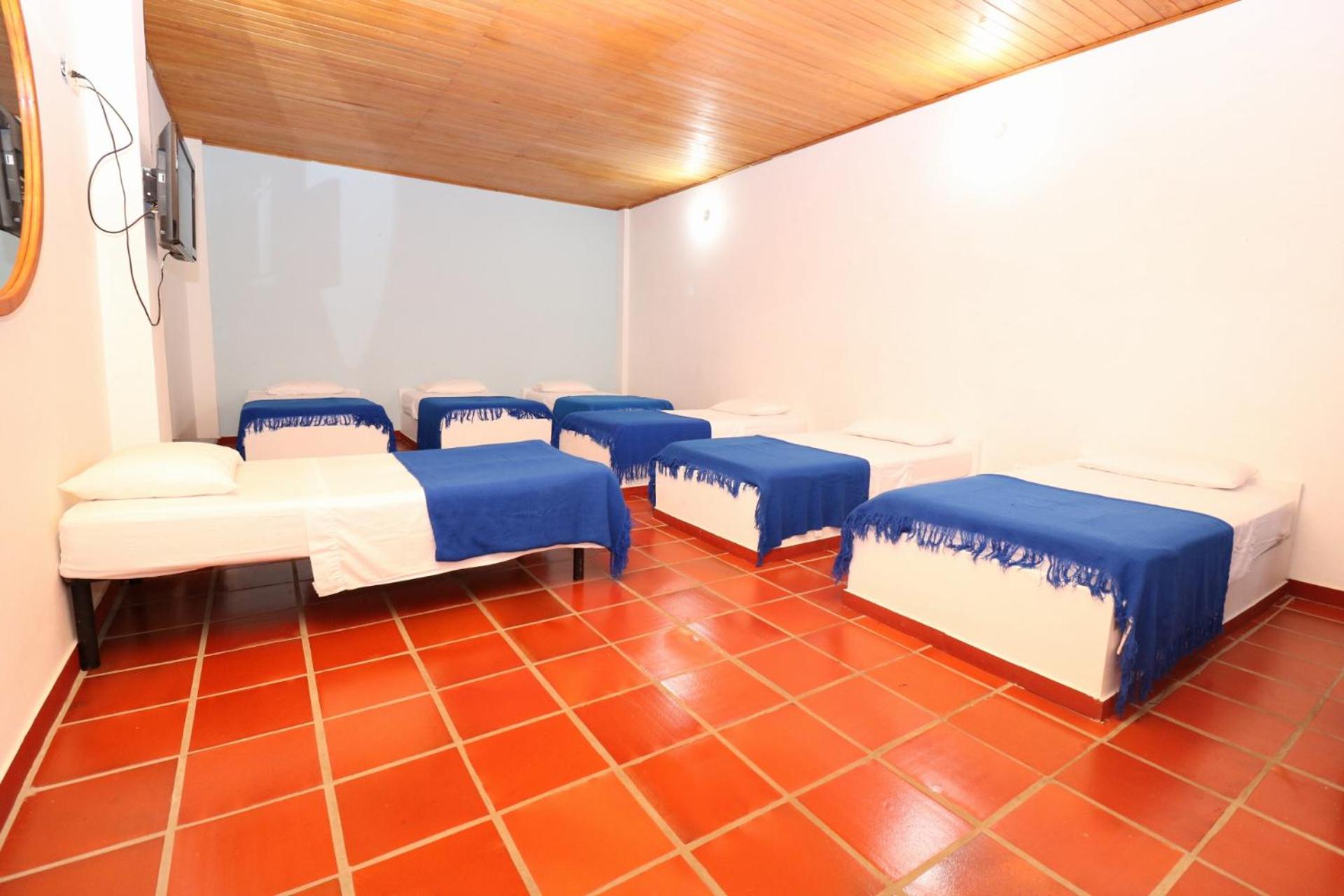 Family Room (6 Adults) photo 1