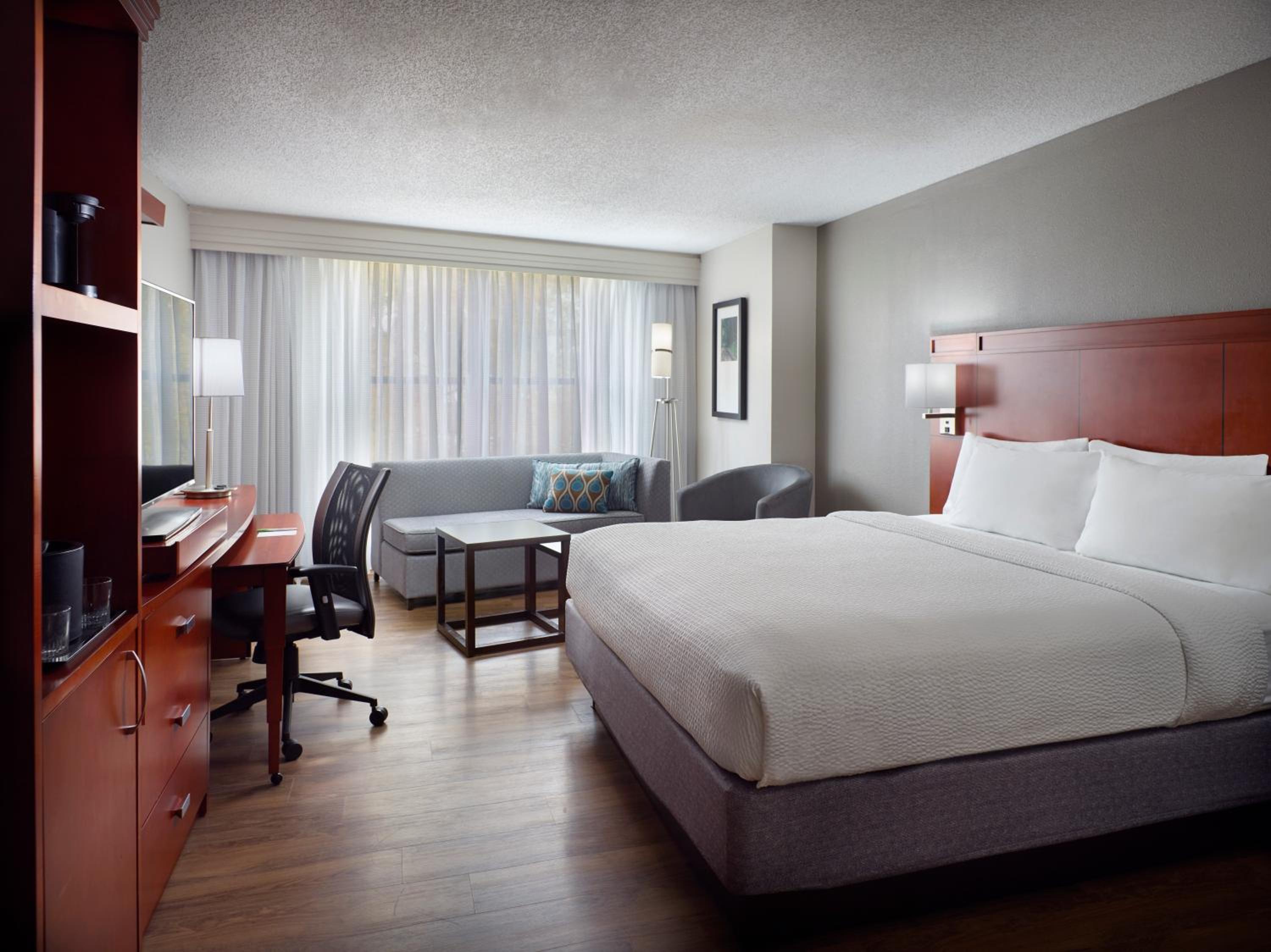 King Guest Room with Sofa Bed - Photo 3