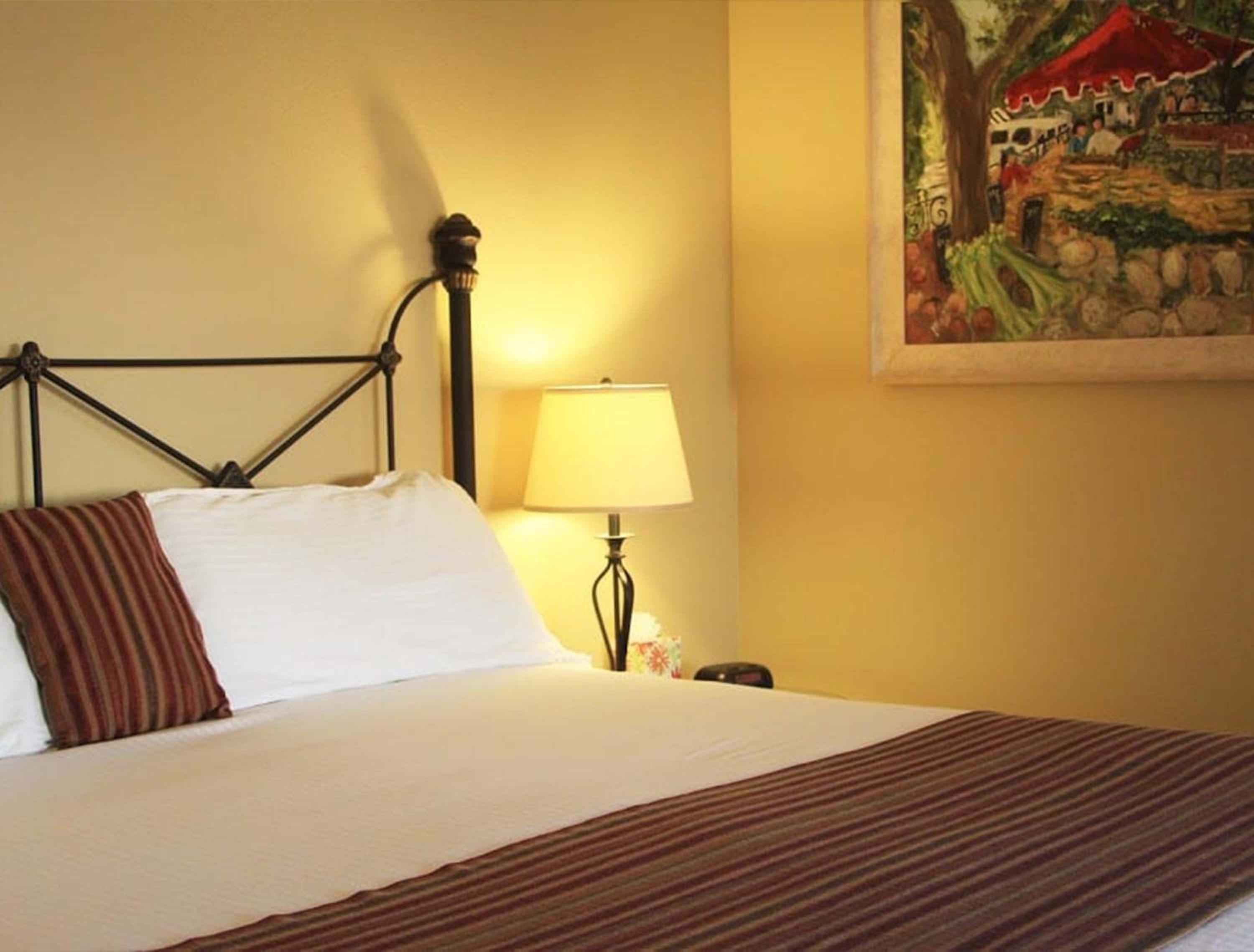 Deluxe King Suite