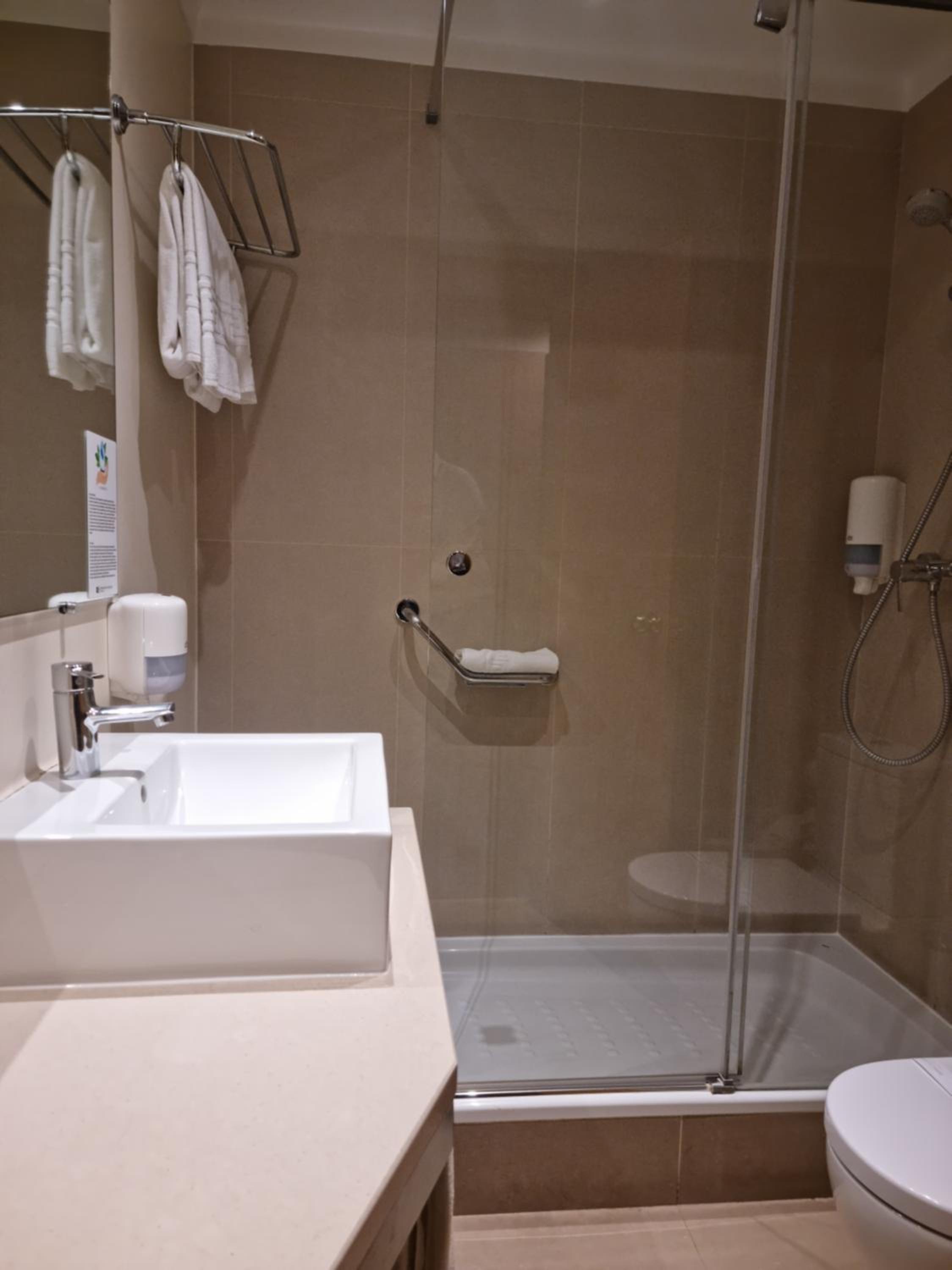 Double or Twin Room - Photo 26