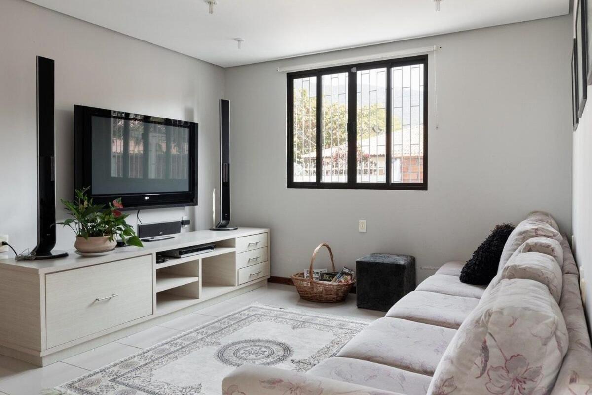 Seven-Bedroom House photo 1