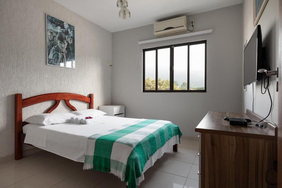 Seven-Bedroom House photo 2