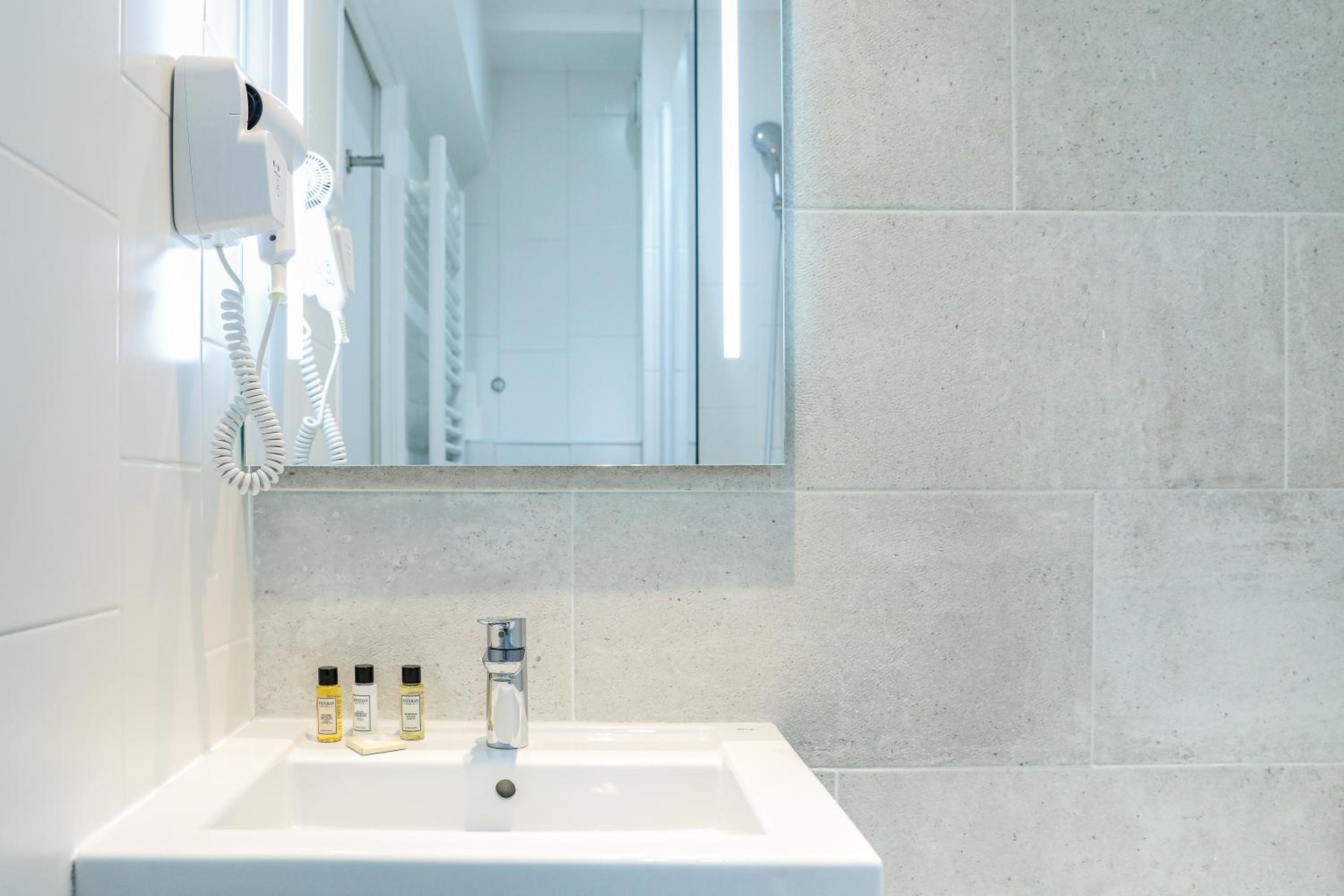 Double or Twin Room with Bay Mont-Saint-Michel View - Ermitage  - Photo 2