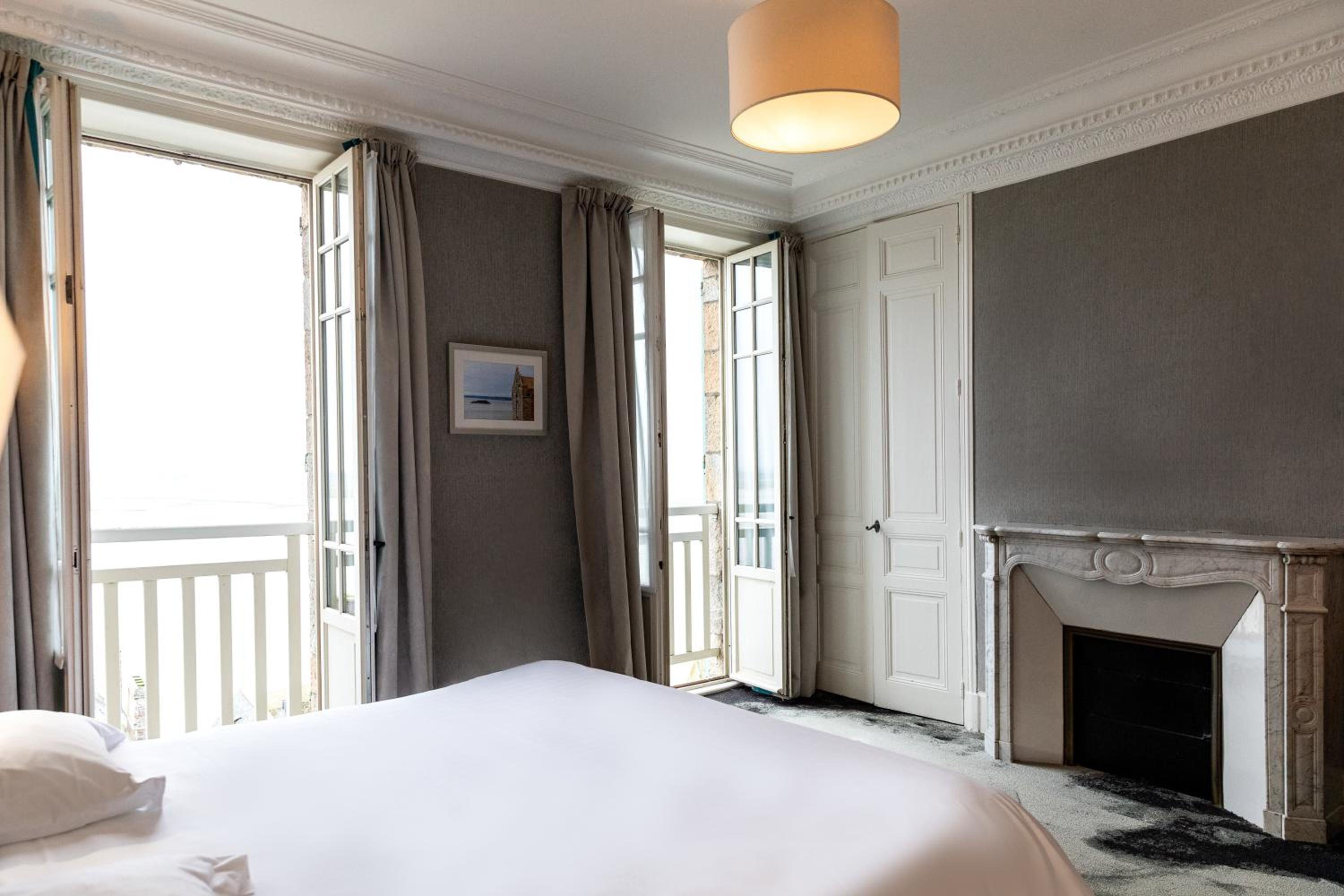 Double or Twin Room with Bay Mont-Saint-Michel View - Ermitage  - Photo 1