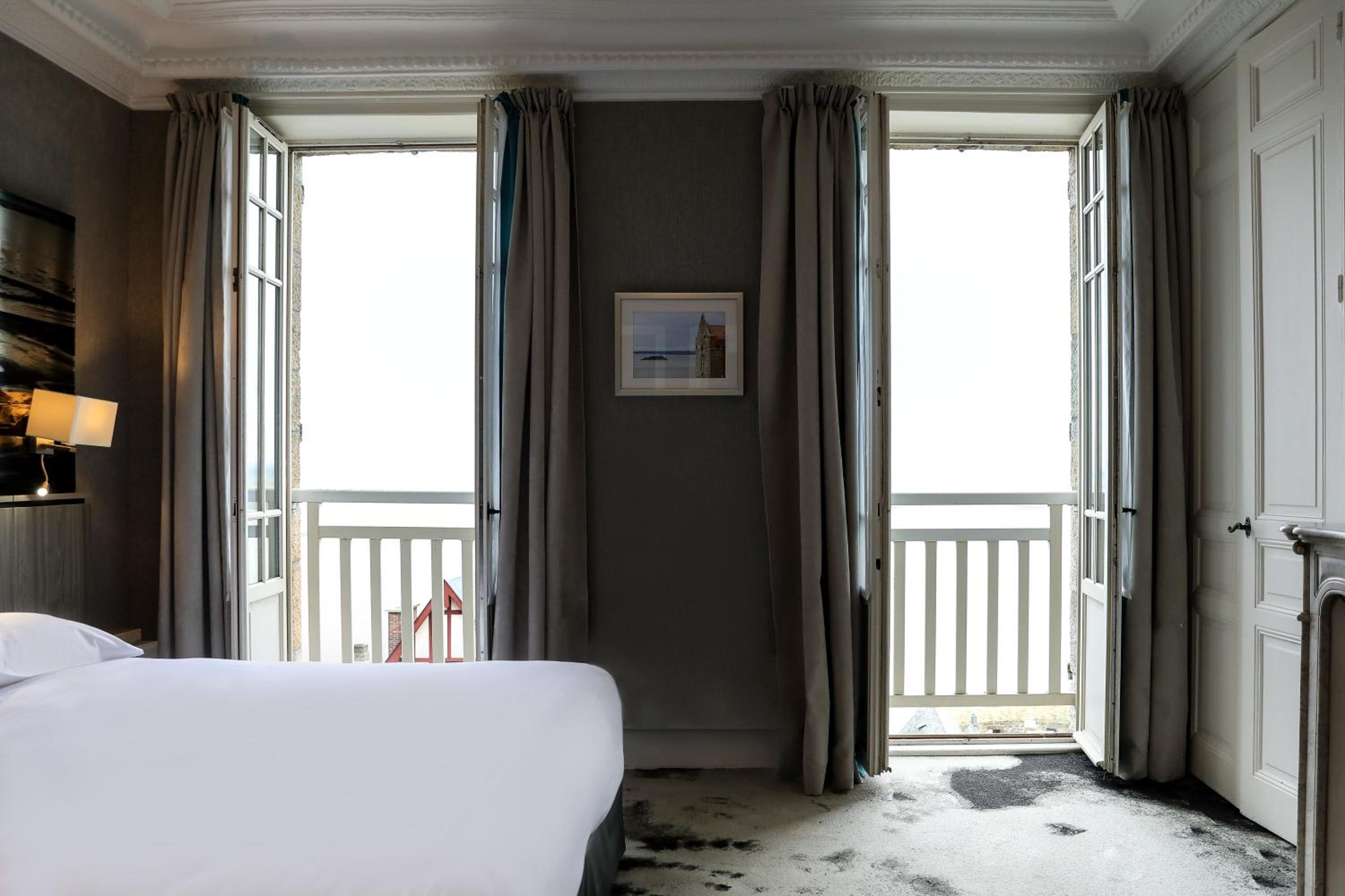 Double or Twin Room with Bay Mont-Saint-Michel View - Ermitage  - Photo 6