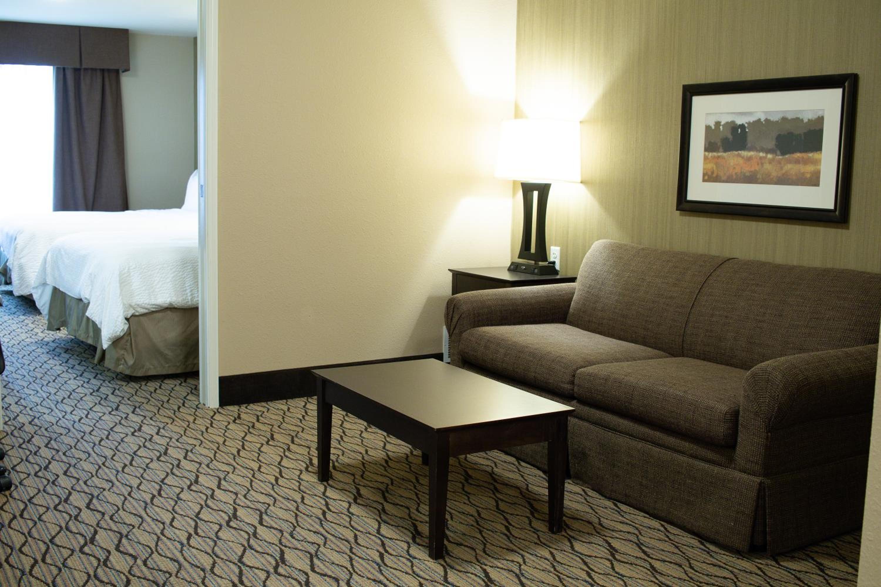 Suite with Two Queen Beds - Photo 4