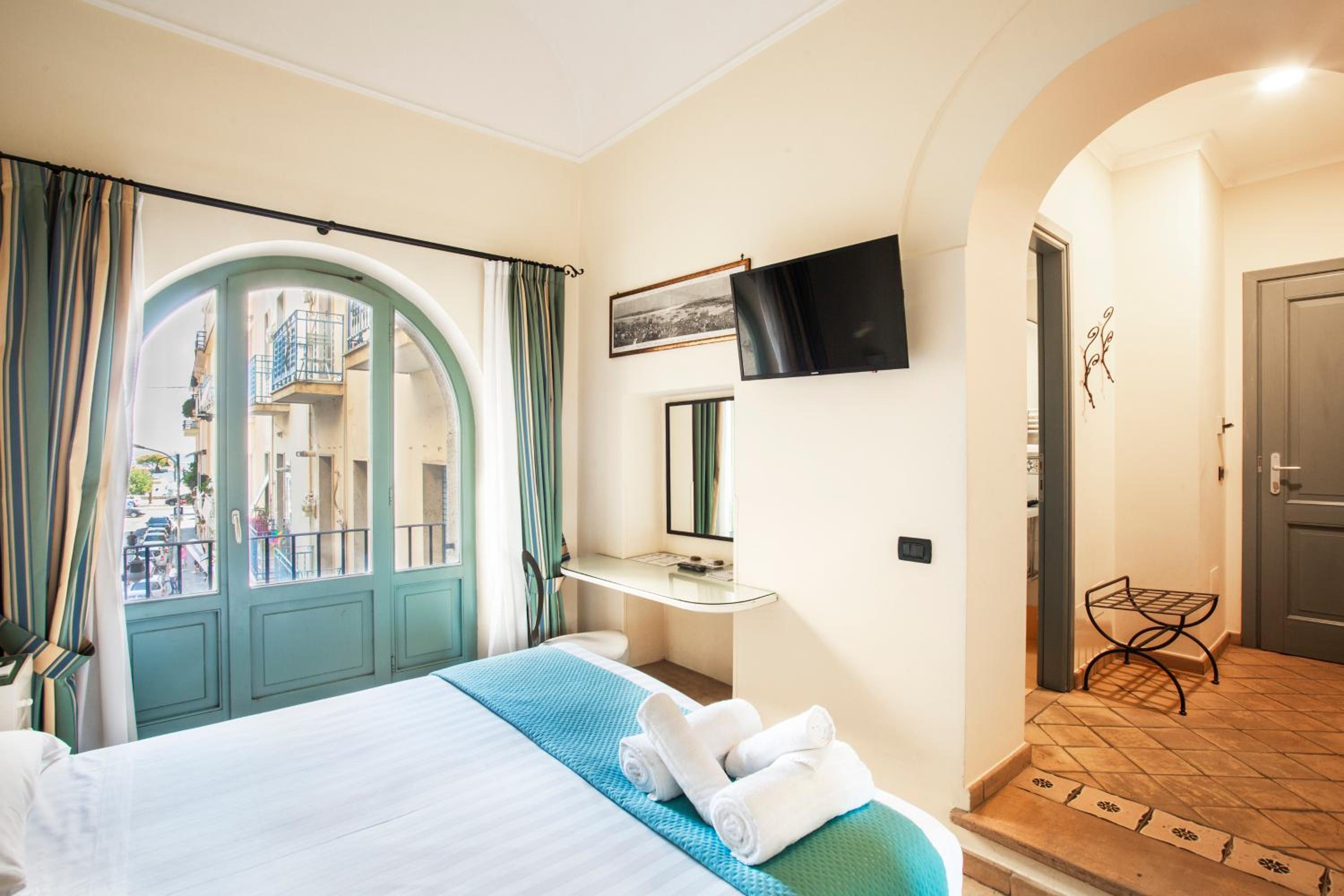 Double Room - Photo 1