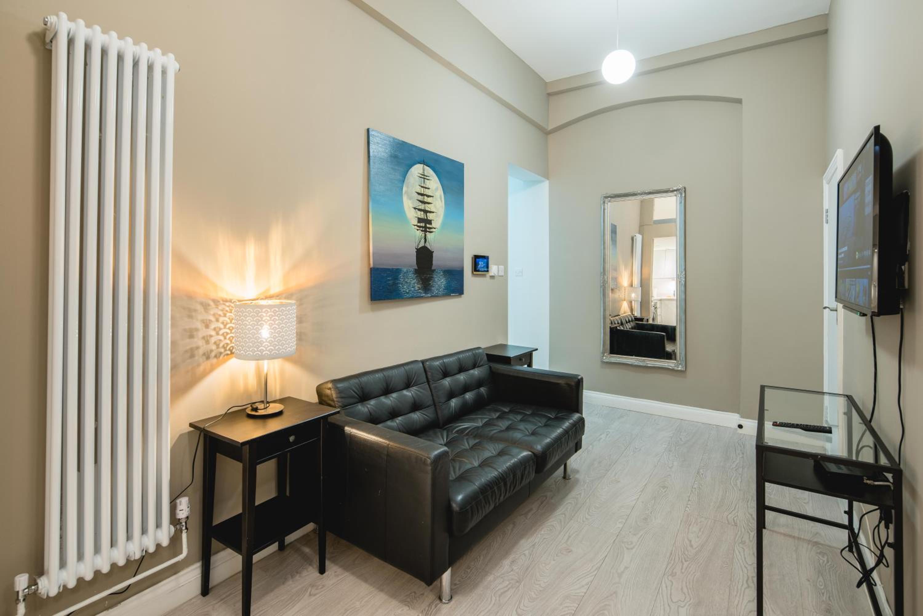 Three-Bedroom Apartment photo 1
