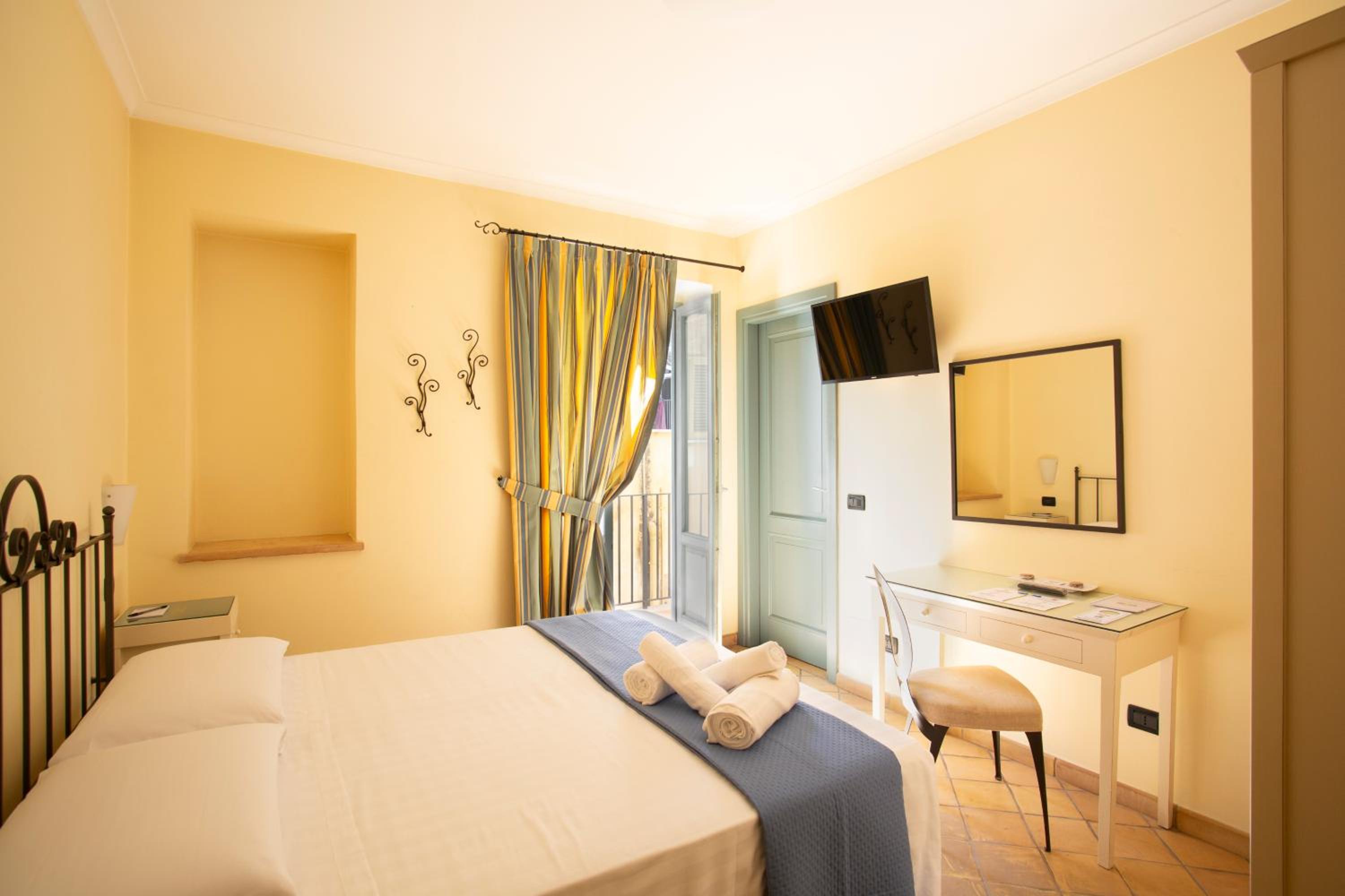 Double Room - Photo 4