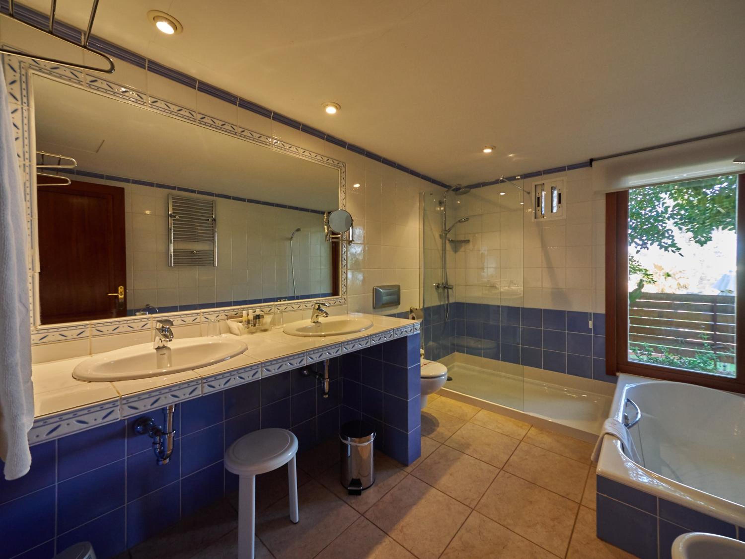 Deluxe Suite with Sea View photo 3