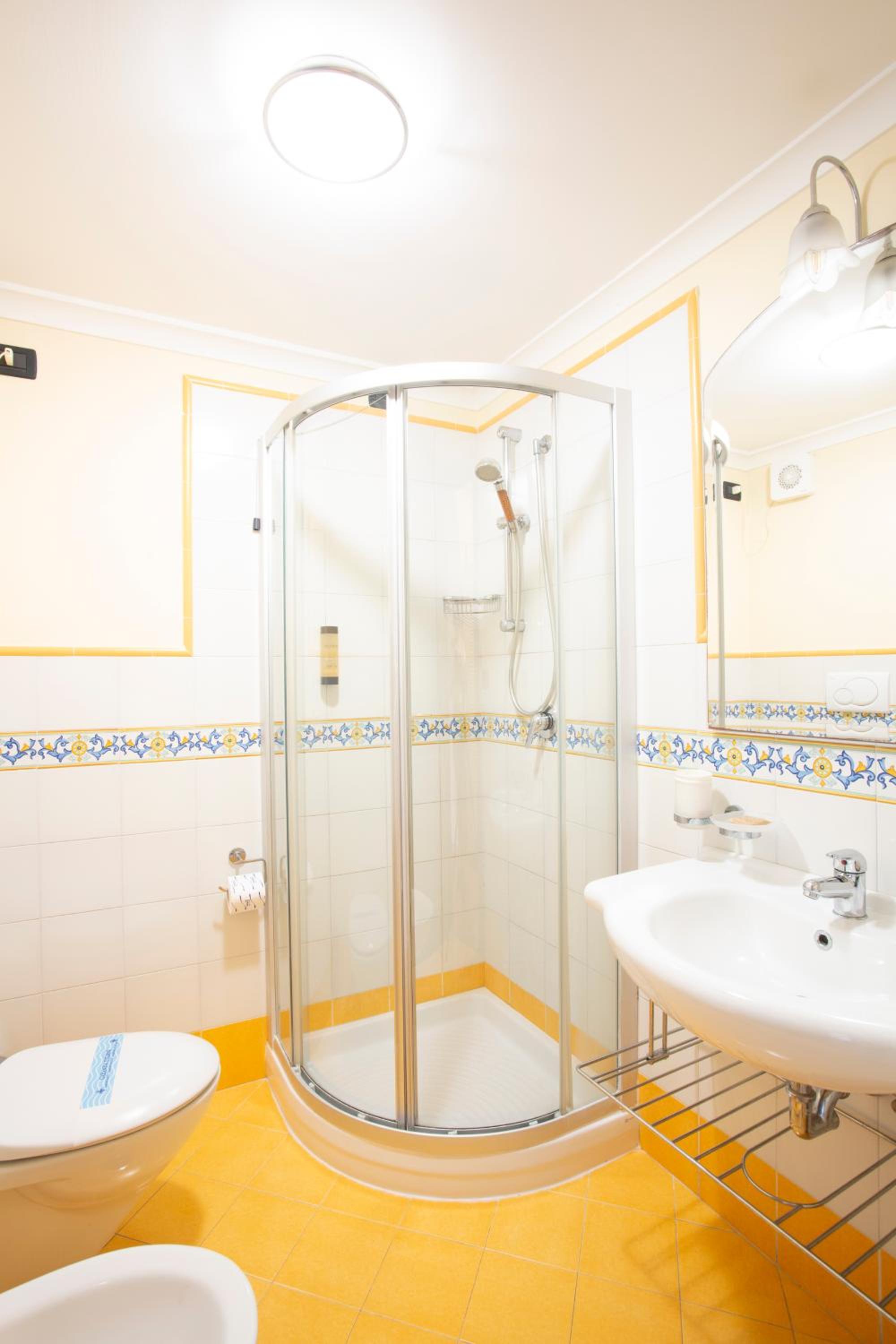 Double Room - Photo 10