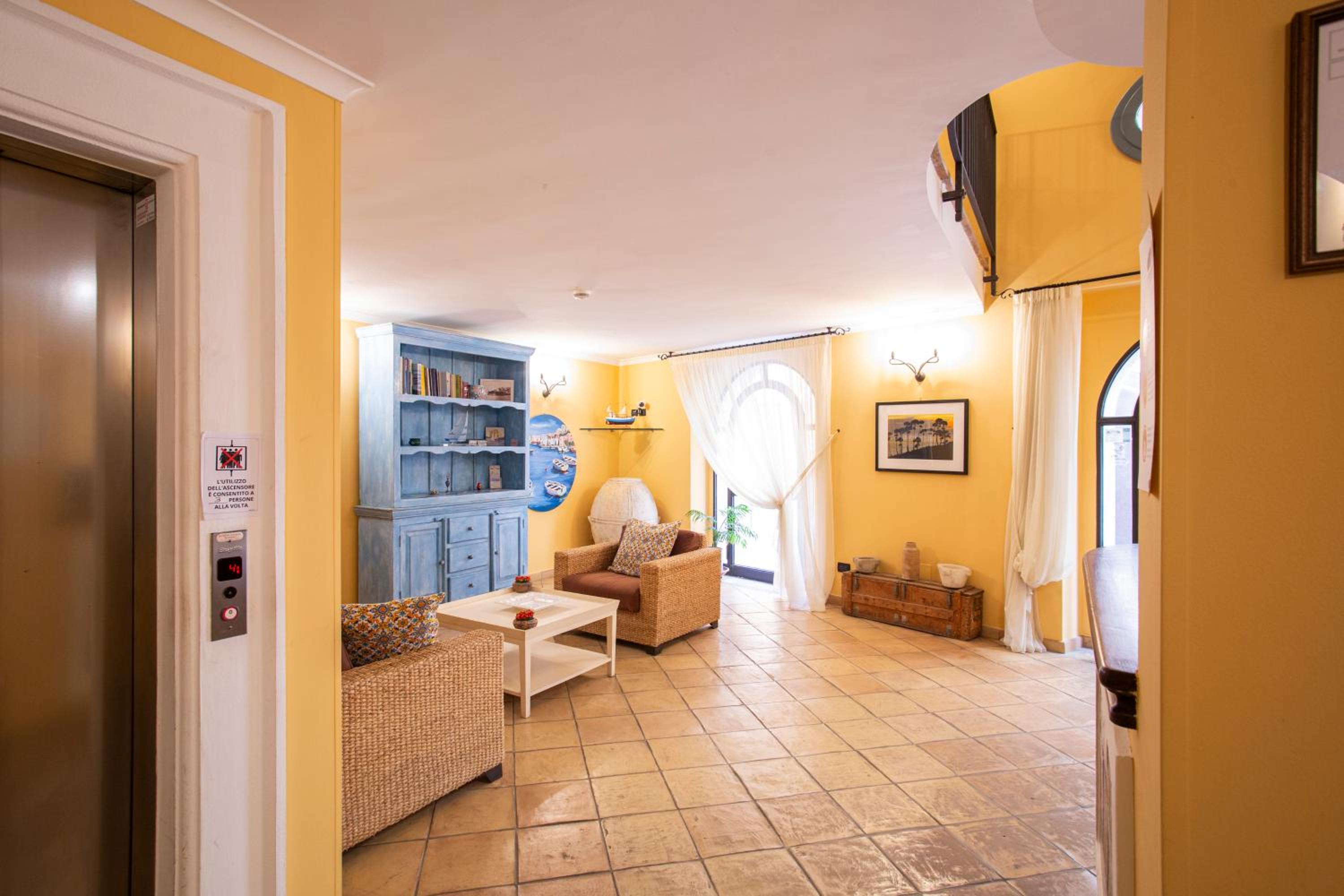 Double Room - Photo 9