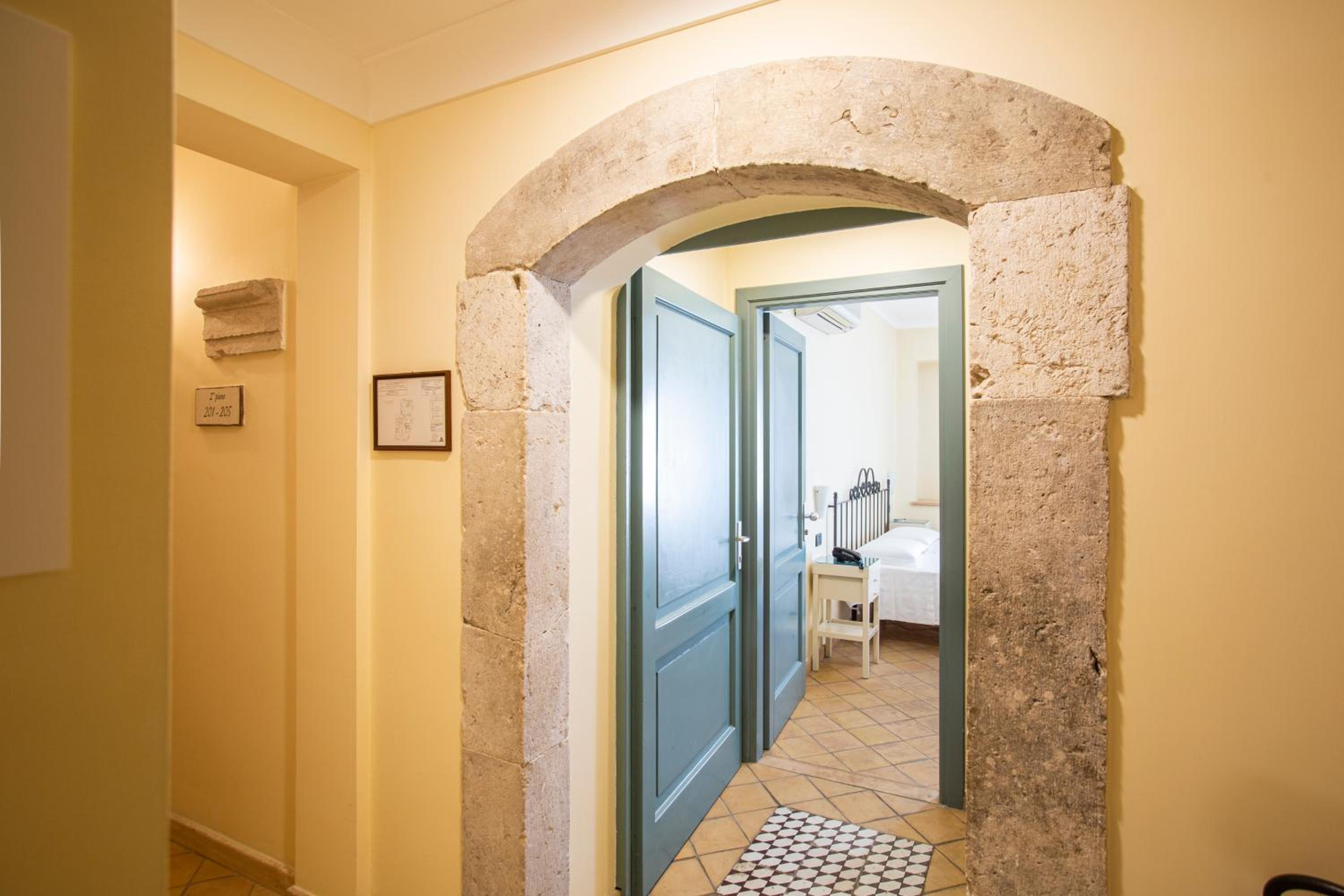 Double Room - Photo 2