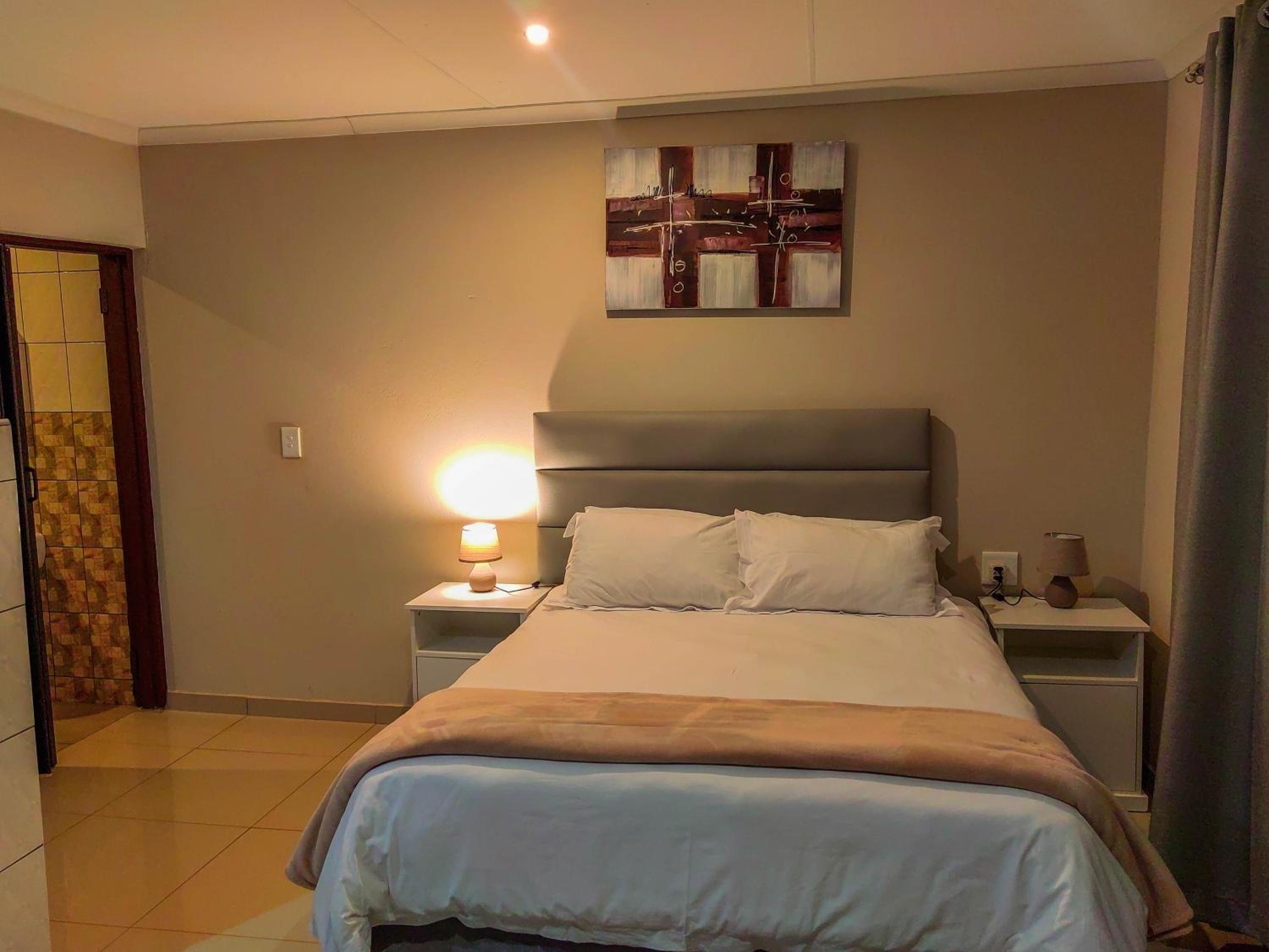 Queen Room - Photo 2