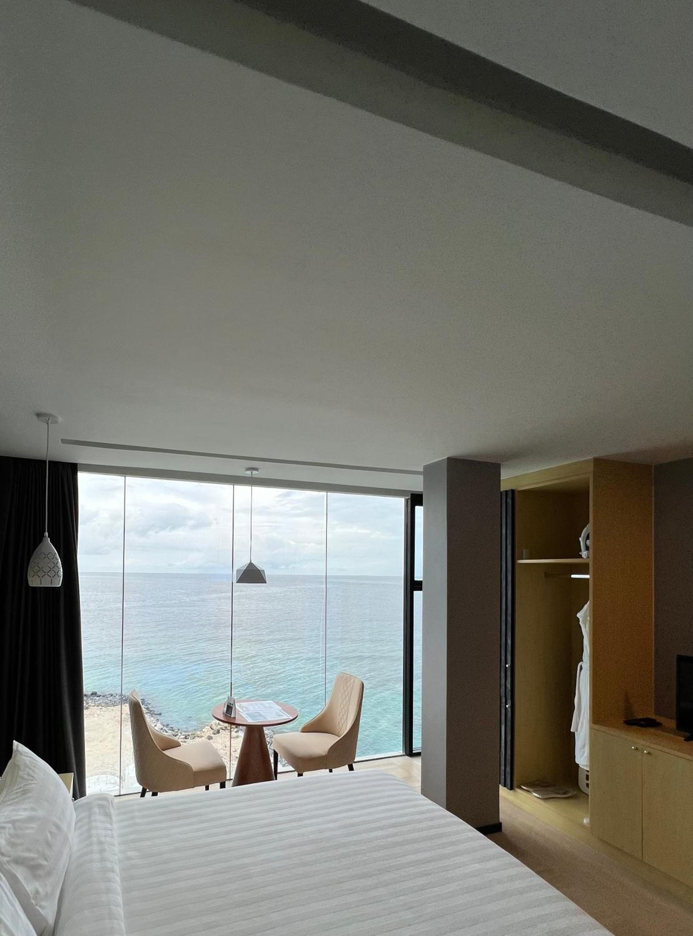 Superior Ocean View - Photo 3