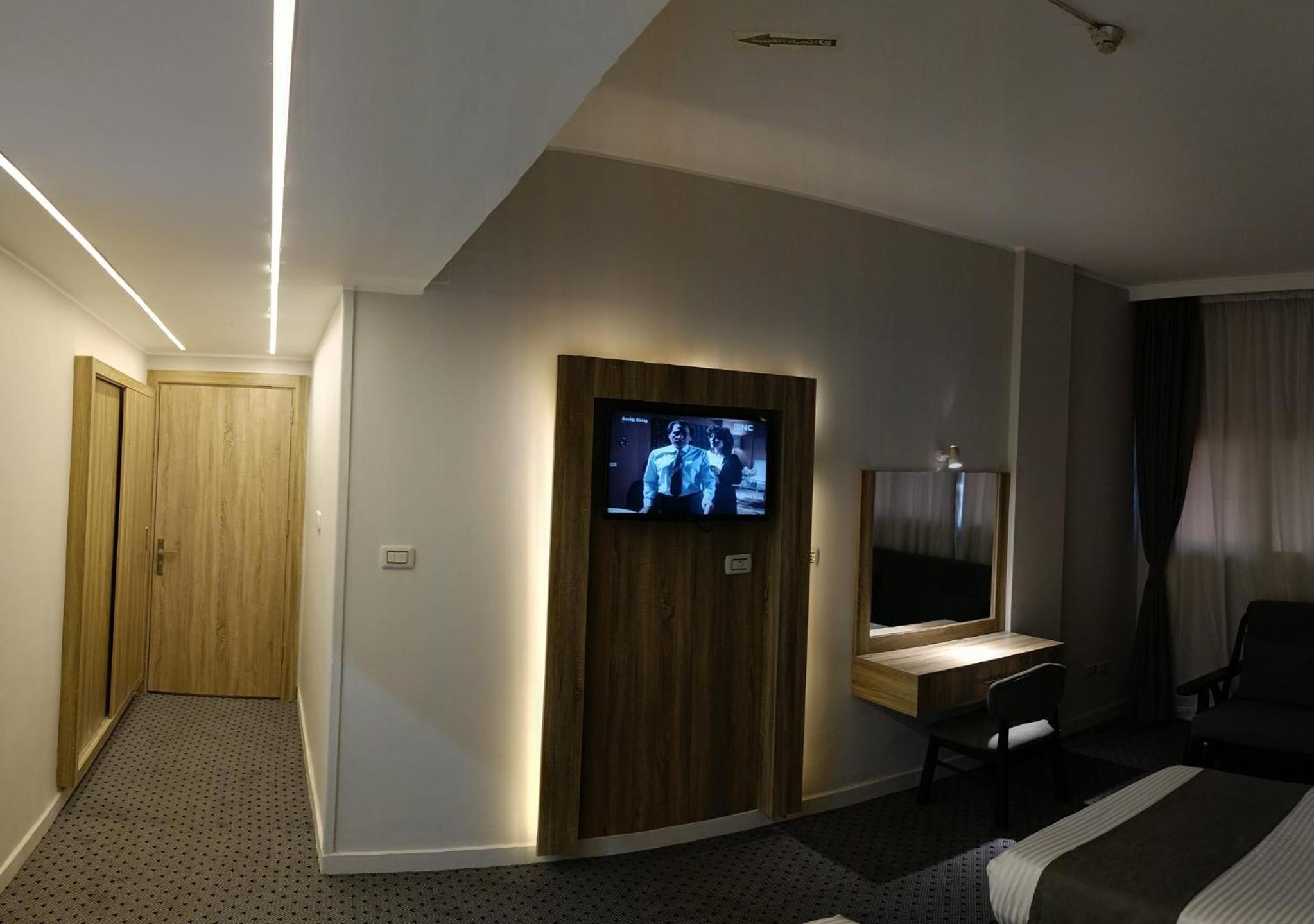 Superior Double Room thumbnail 5