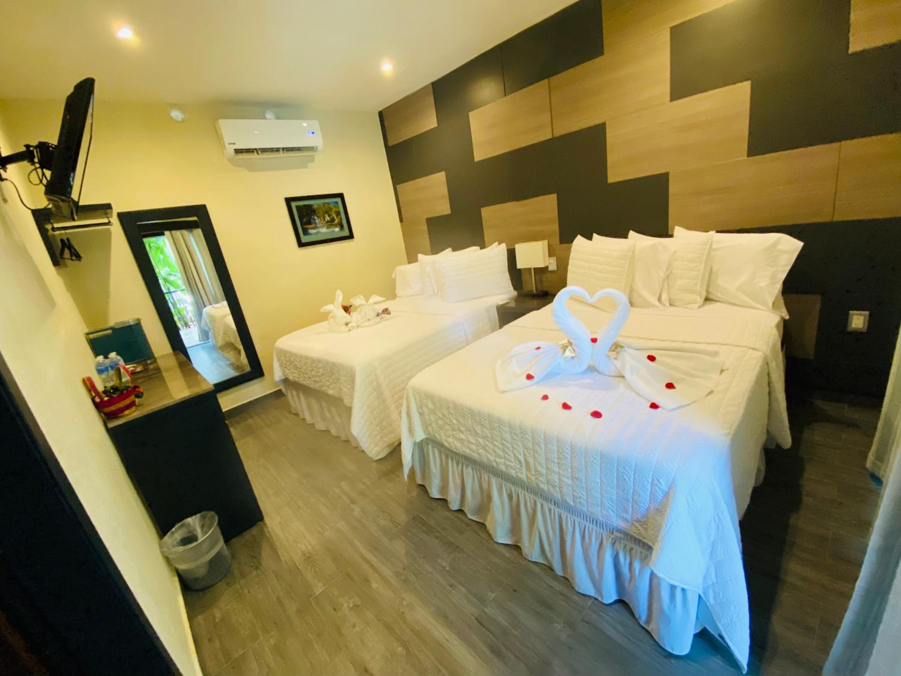 Deluxe Double Room (2 Adults + 1 Child)