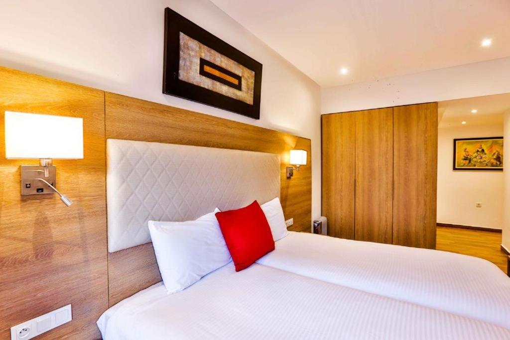 Deluxe Double Room with Balcony photo 3