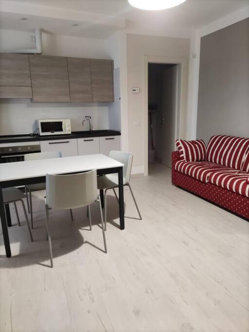 One-Bedroom Apartment photo 3