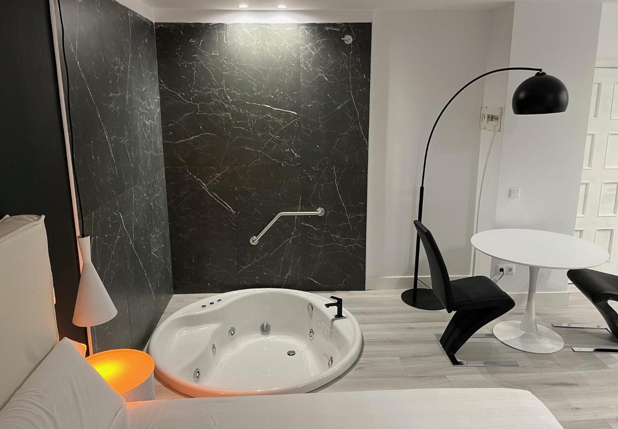 Suite with Spa Bath photo 3